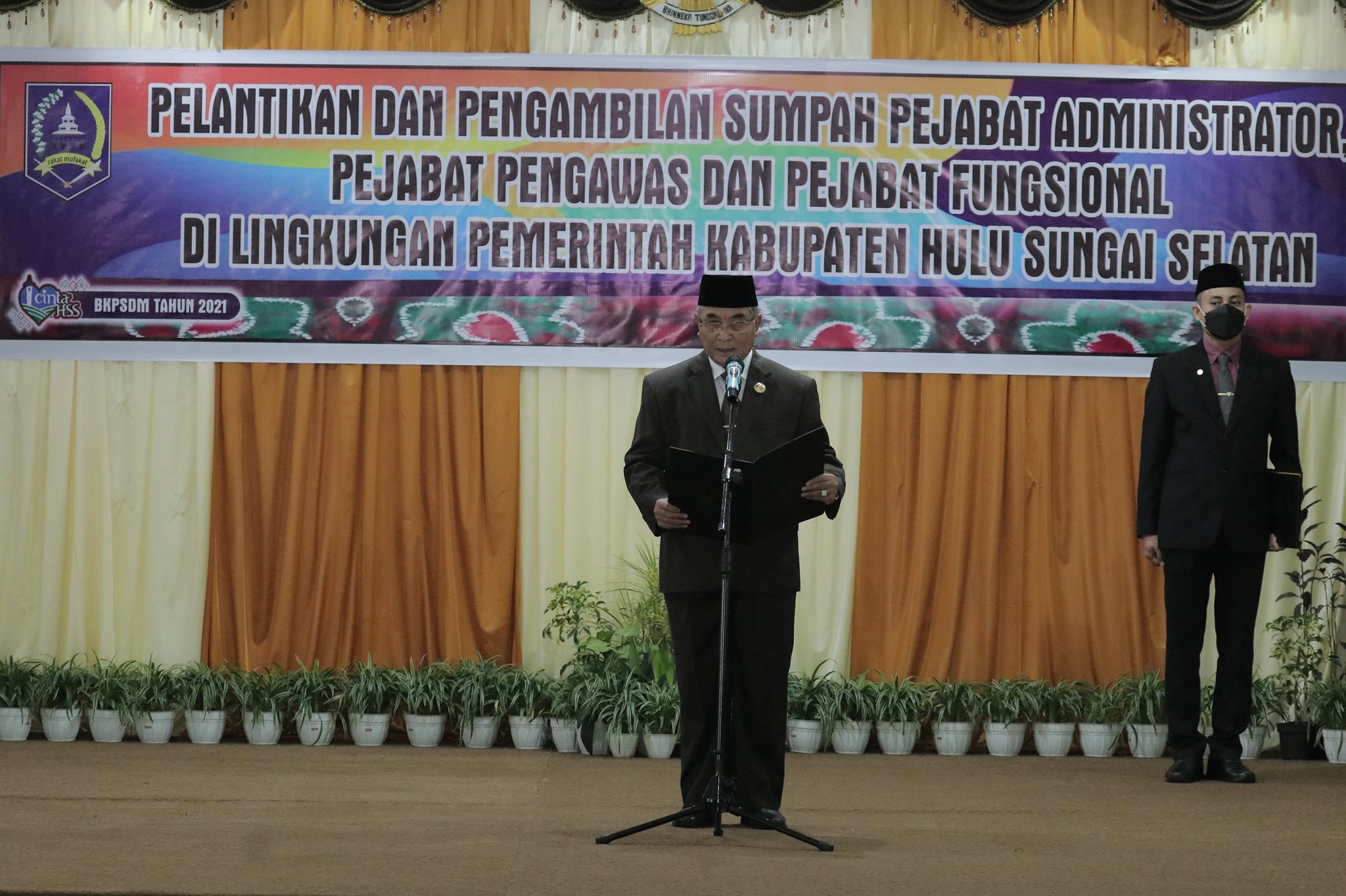 PELANTIKAN PEJABAT STRUKTURAL DAN PEJABAT FUNGSIONAL TERTENTU LINGKUP PEMKAB HSS