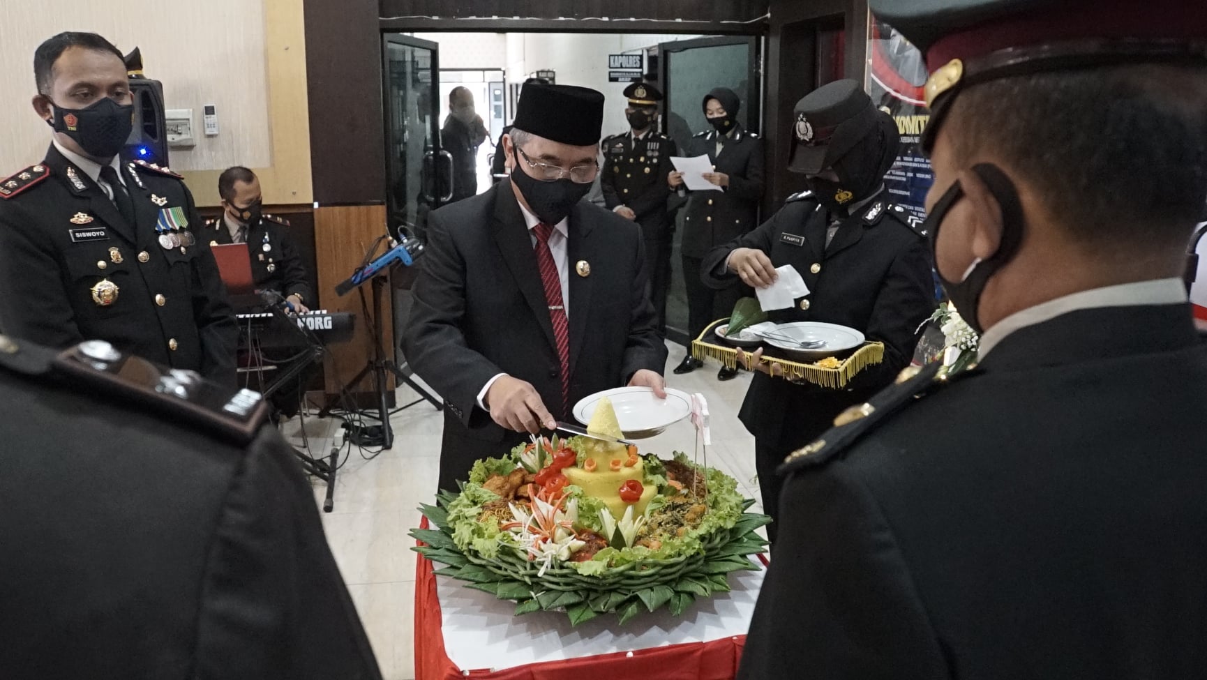BUPATI HSS HADIRI KEGIATAN SYUKURAN HARI BHAYANGKARA KE-75 DI MAPOLRES HSS