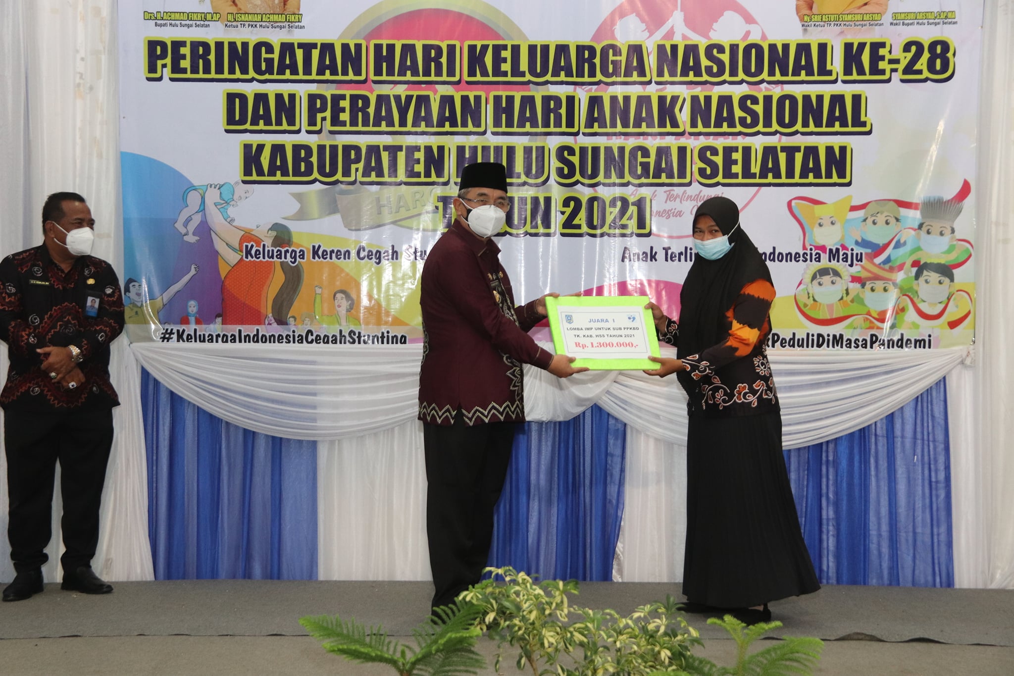 PERINGATI HARGANAS DAN HAN, BUPATI HSS INGIN KELUARGA MENJADI PERTAHANAN SAAT PANDEMI COVID-19