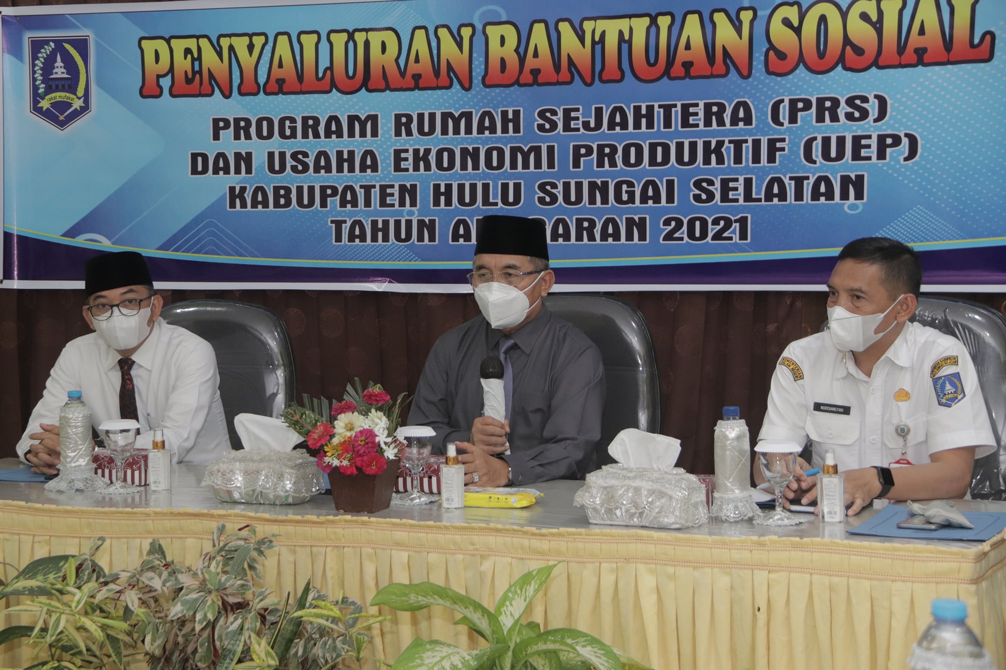 WUJUDKAN KESEJAHTERAAN MASYARAKAT, BUPATI KEMBALI SALURKAN BANTUAN SOSIAL PRS DAN UEP TAHUN 2021 KECAMATAN KALUMPANG DAN SIMPUR