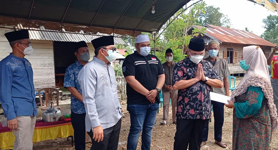 BUPATI & WAKIL BUPATI BERTAKZIAH KE RUMAH ALMARHUM AYYUB