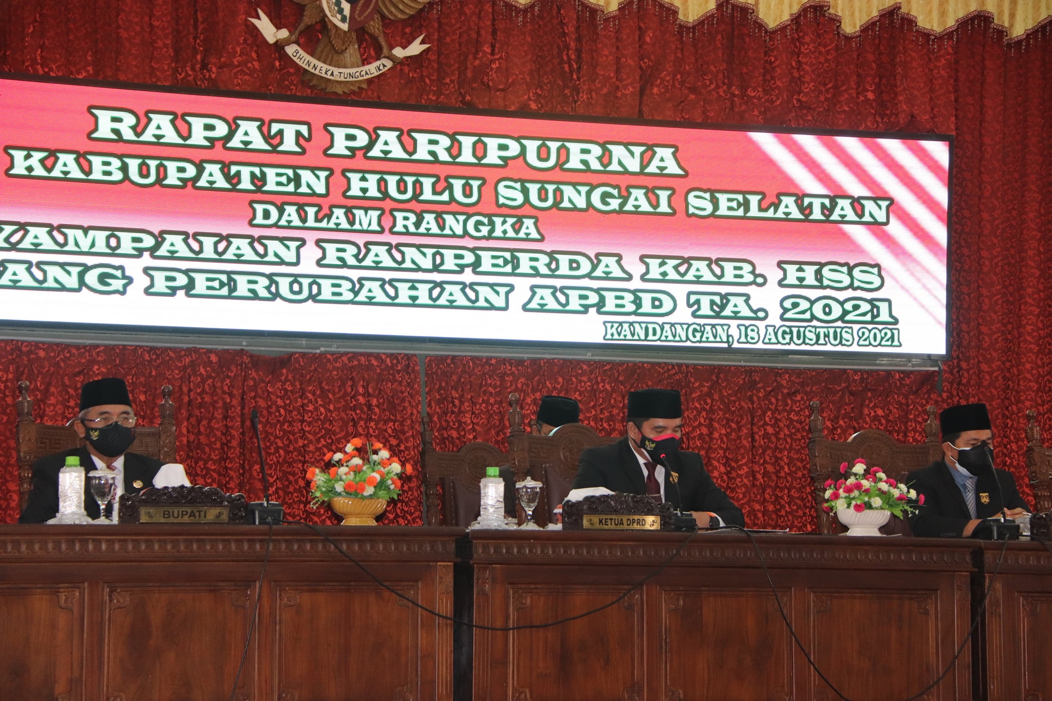 Bupati HSS Drs. H. Achmad Fikry M.AP Sampaikan Ranperda Kab. HSS Tentang Perubahan APBD TA. 2021