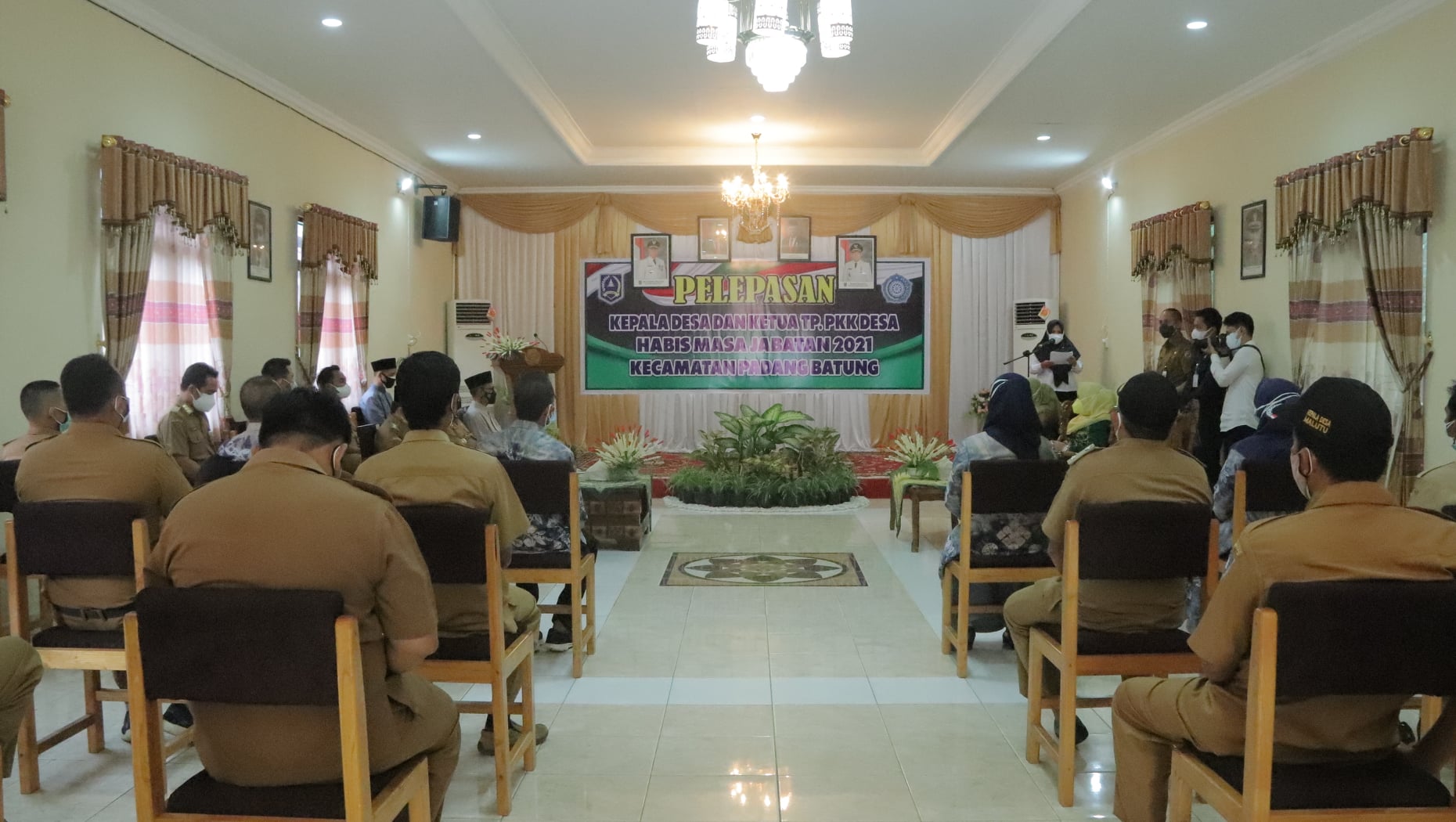 Bupati HSS Hadiri Pelepasan 2 Kepala Desa di Kecamatan Padang Batung