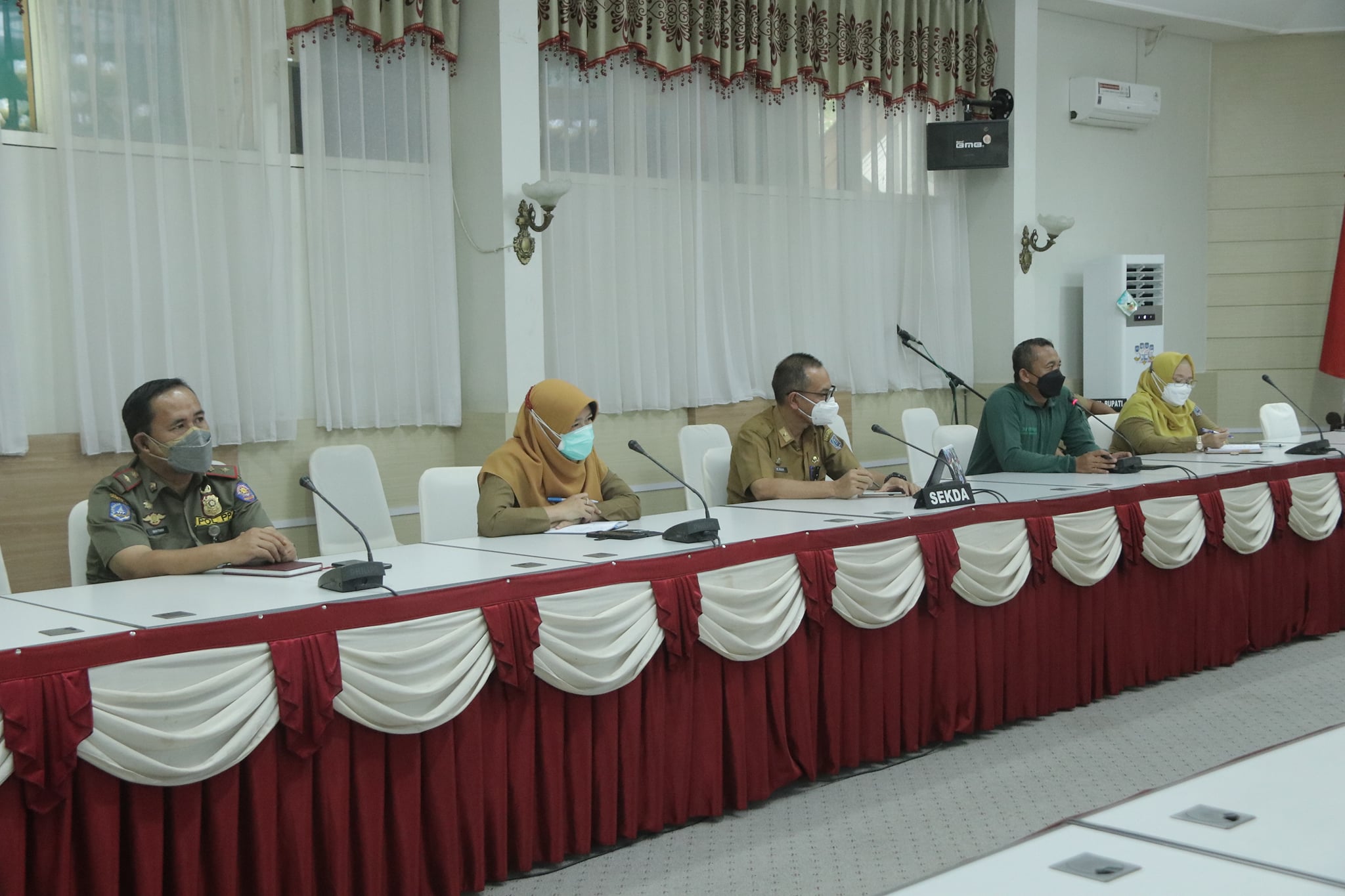 Sekretaris Daerah Kabupaten Hulu Sungai Selatan pimpin rapat koordinasi terkait akan dilaksanakannya vaksinasi Covid-19 yang bekerjasama dengan Gabungan Pengusaha Kelapa Sawit Indonesia (GAPKI)