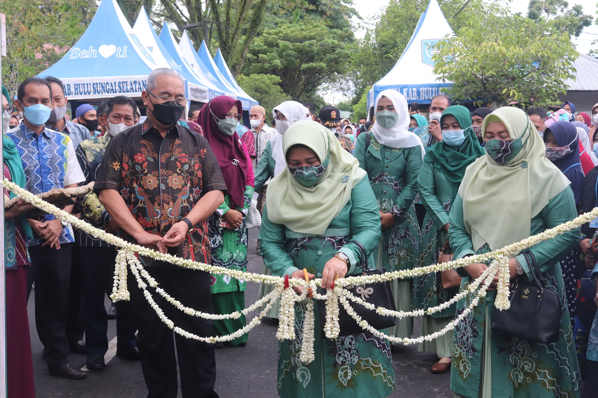 Tetap Menerapkan Prokes, Bazar Sehati Gelar Pangan Murah Disambut Antusias Masyarakat Hulu Sungai Selatan