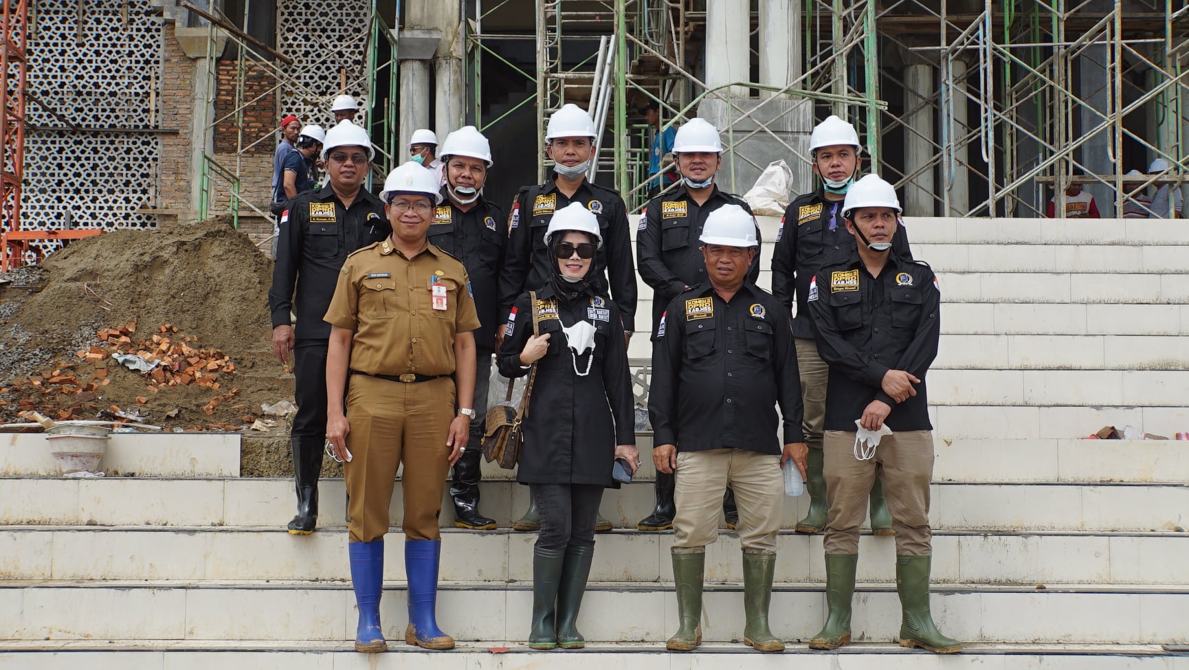 KOMISI 3 DPRD KAB. HSS PANTAU PROGRES PEMBANGUNAN MASJID ISLMAIC CENTER