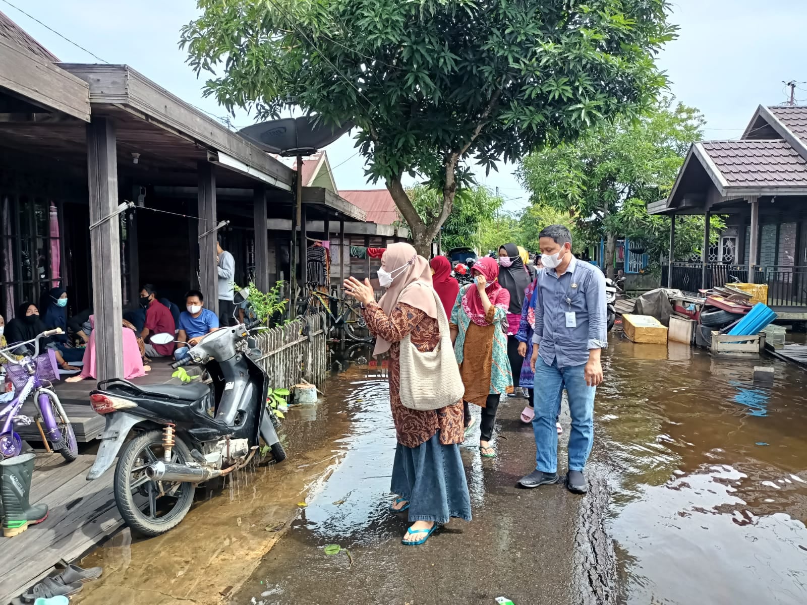 PEMKAB HSS TERUS DORONG PERCEPATAN VAKSINASI COVID-19 DENGAN DOOR TO DOOR