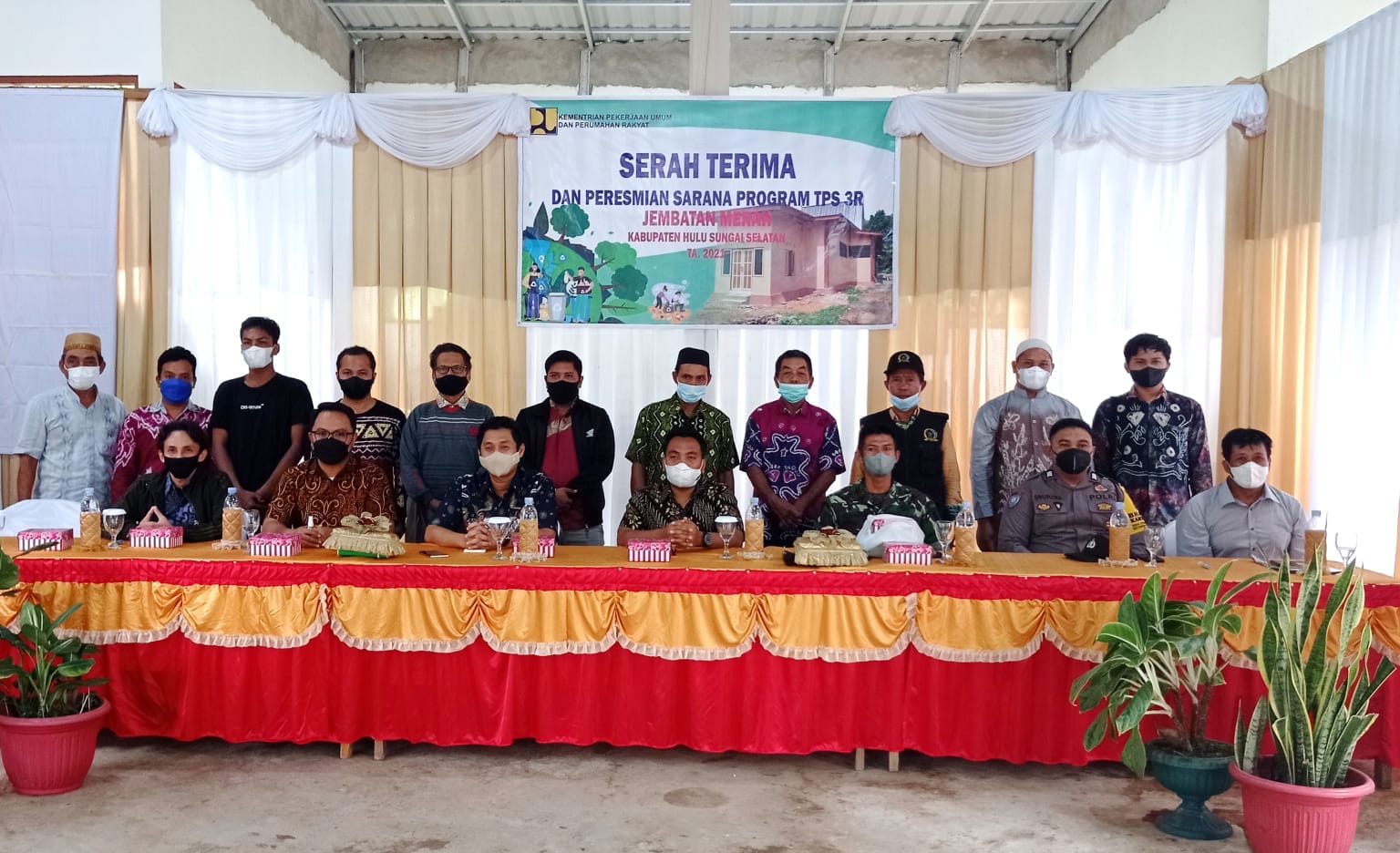 SARANA TPS 3R DESA JEMBATAN MERAH SECARA RESMI DISERAH TERIMAKAN