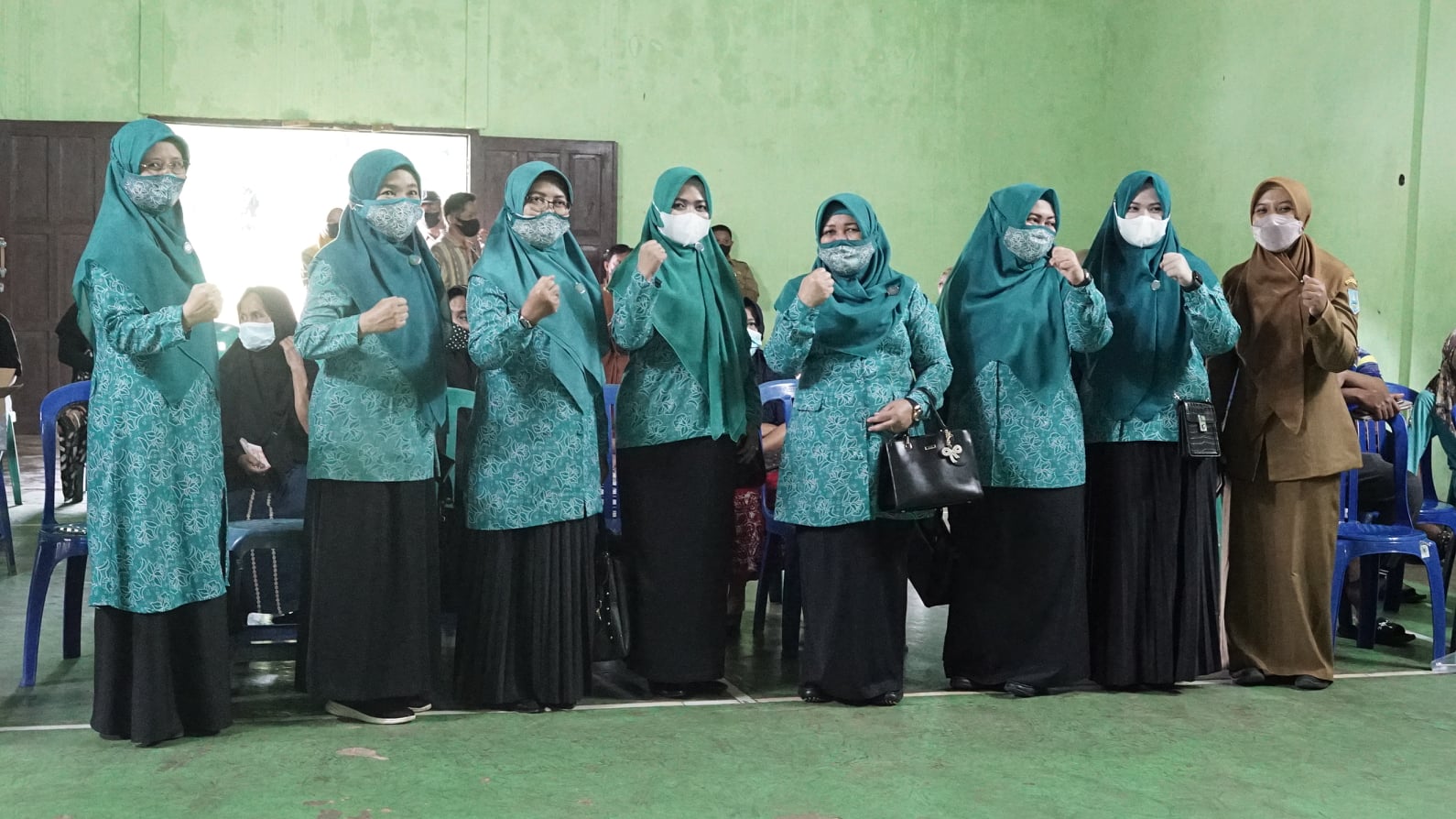 Selain memastikan kelancaran pelaksanaan Pemeriksaan Test IVA di Puskesmas Kaliring dan Puskesmas Padang Batung