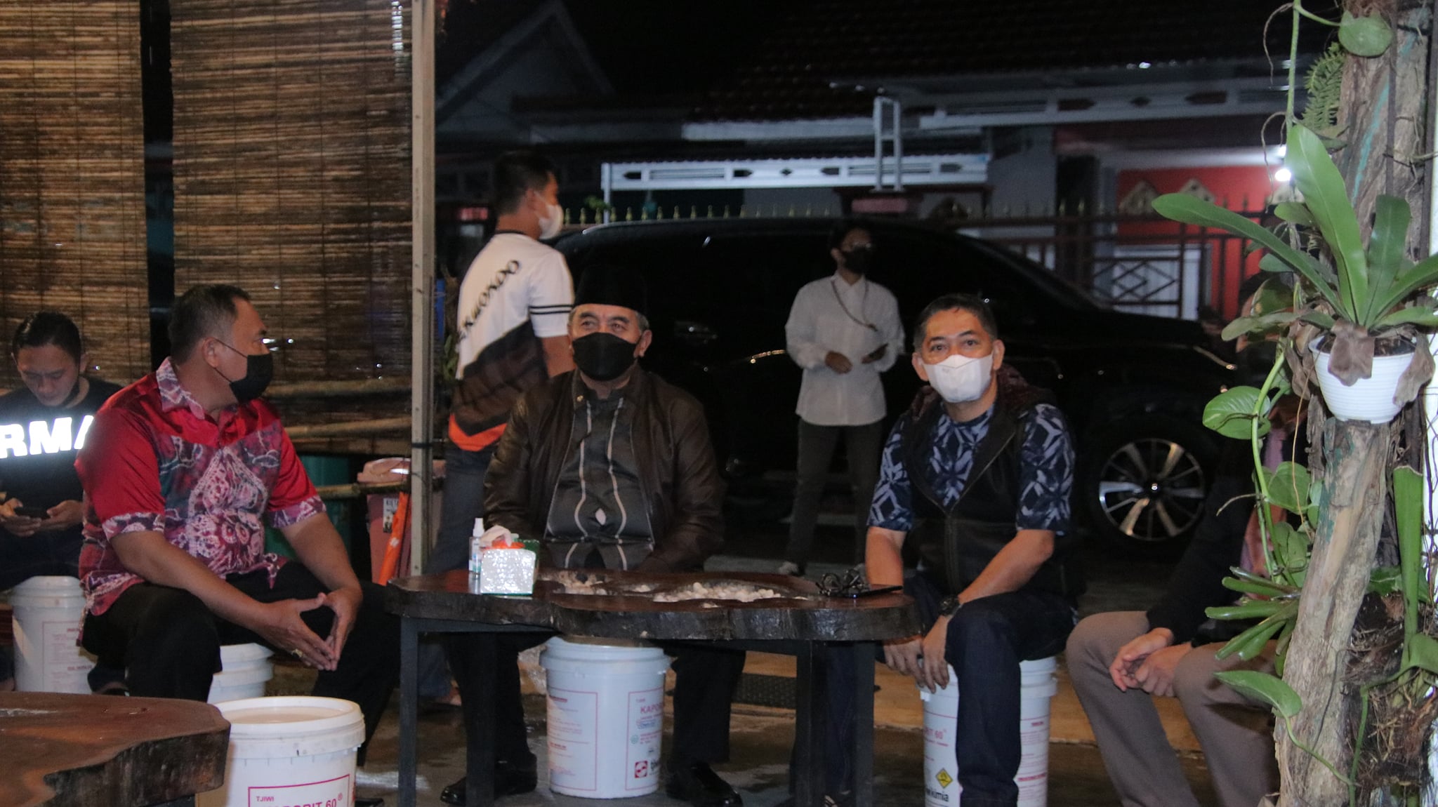 BUPATI DAN WAKIL BUPATI HSS MENINJAU PRASARANA DAN SARANA UTILITAS UMUM