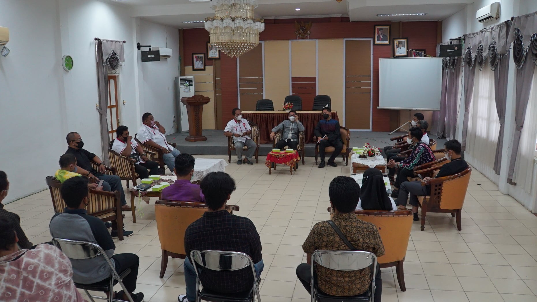 Wakil Bupati Hulu Sungai Selatan memimpin rapat membahas tentang kesiapan rencana kegiatan Pengukuhan dan juga program kerja yang akan dikerjakan kedepan