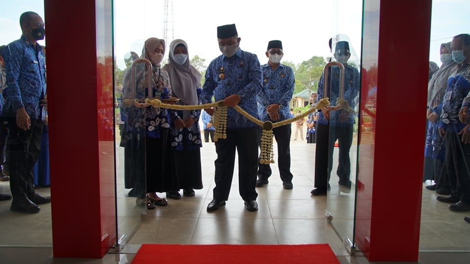 Bupati Hulu Sungai Selatan meresmikan gedung baru Puskemas Padang Batung