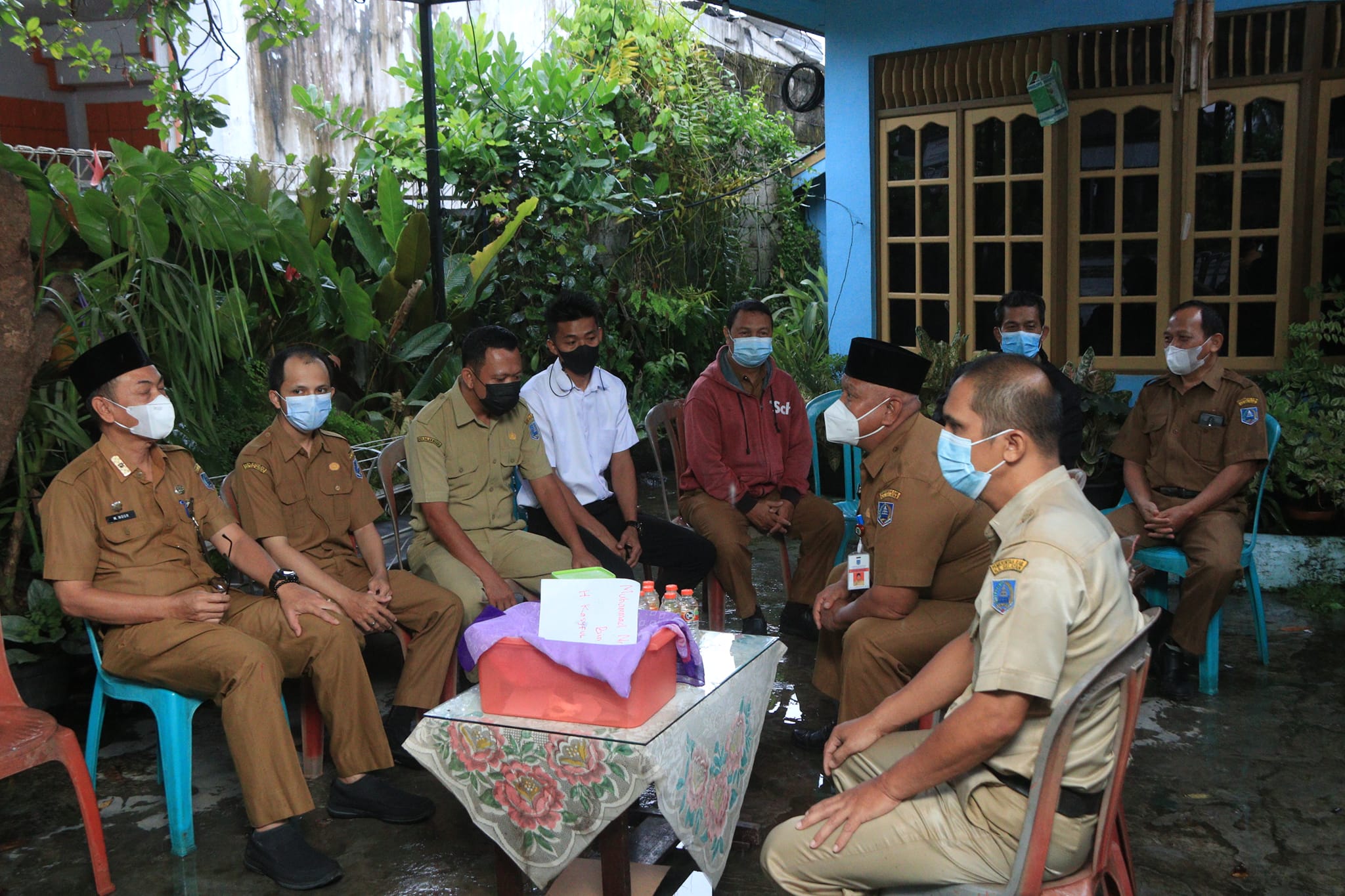 Sekretaris Daerah Kab. HSS bertakziah ke rumah duka almarhum Muhammad Noorajidinsyah bin H. Kasyful Anwar