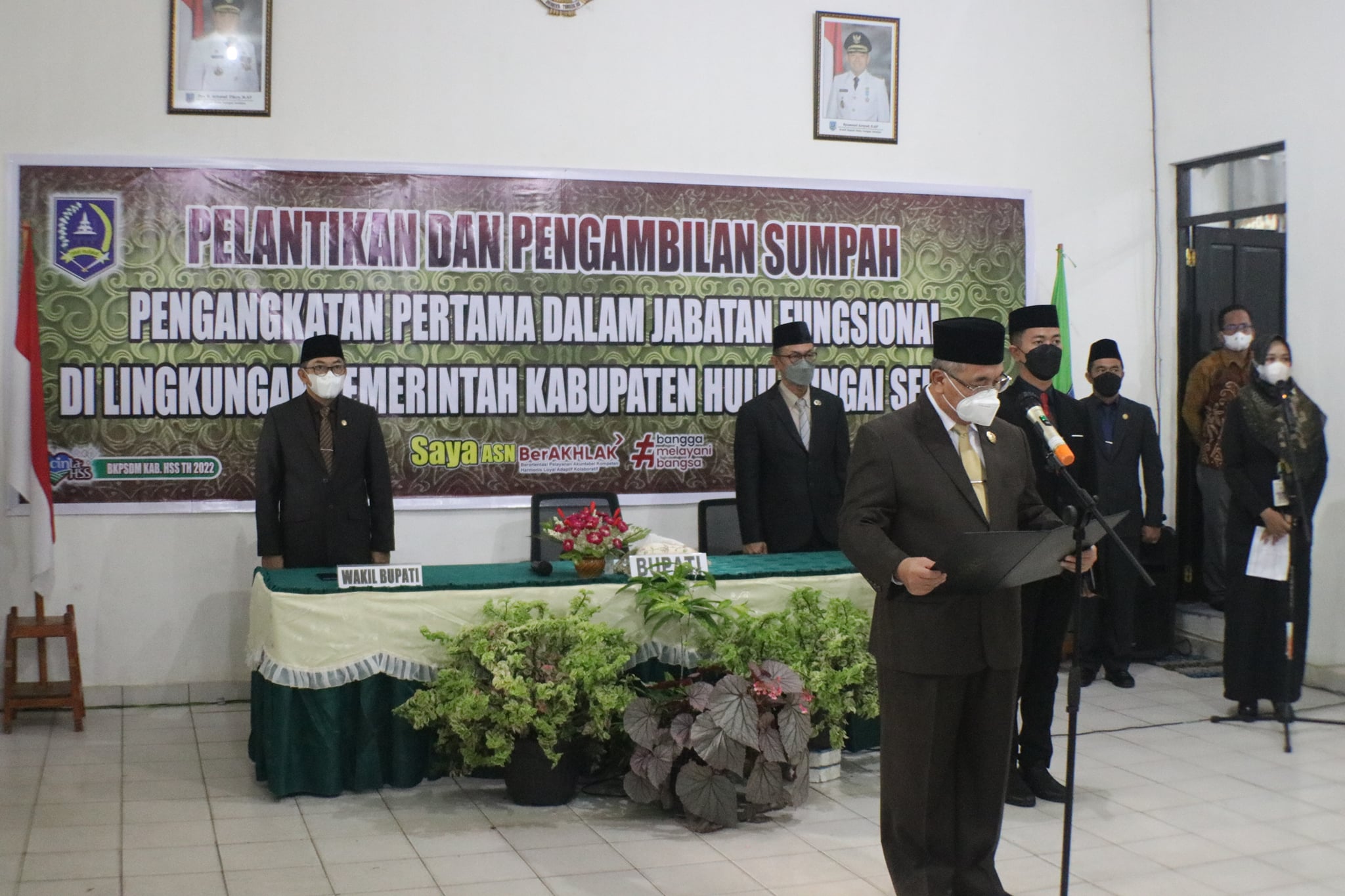 PELANTIKAN DAN PENGAMBILAN SUMPAH PENGANGKATAN PERTAMA JABATAN FUNGSIONAL LINGKUP PEMKAB HSS