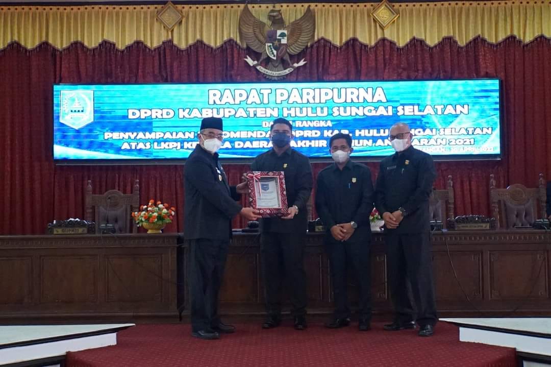 “Bupati HSS Terima Rekomendasi DPRD Atas LKPJ Tahun 2021”
