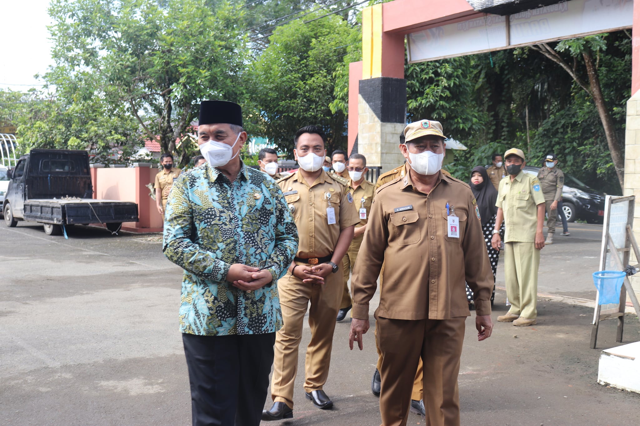 PANTAU HARGA SEMBAKO, BUPATI HSS KUNJUNGI PASAR MURAH PADANG BATUNG