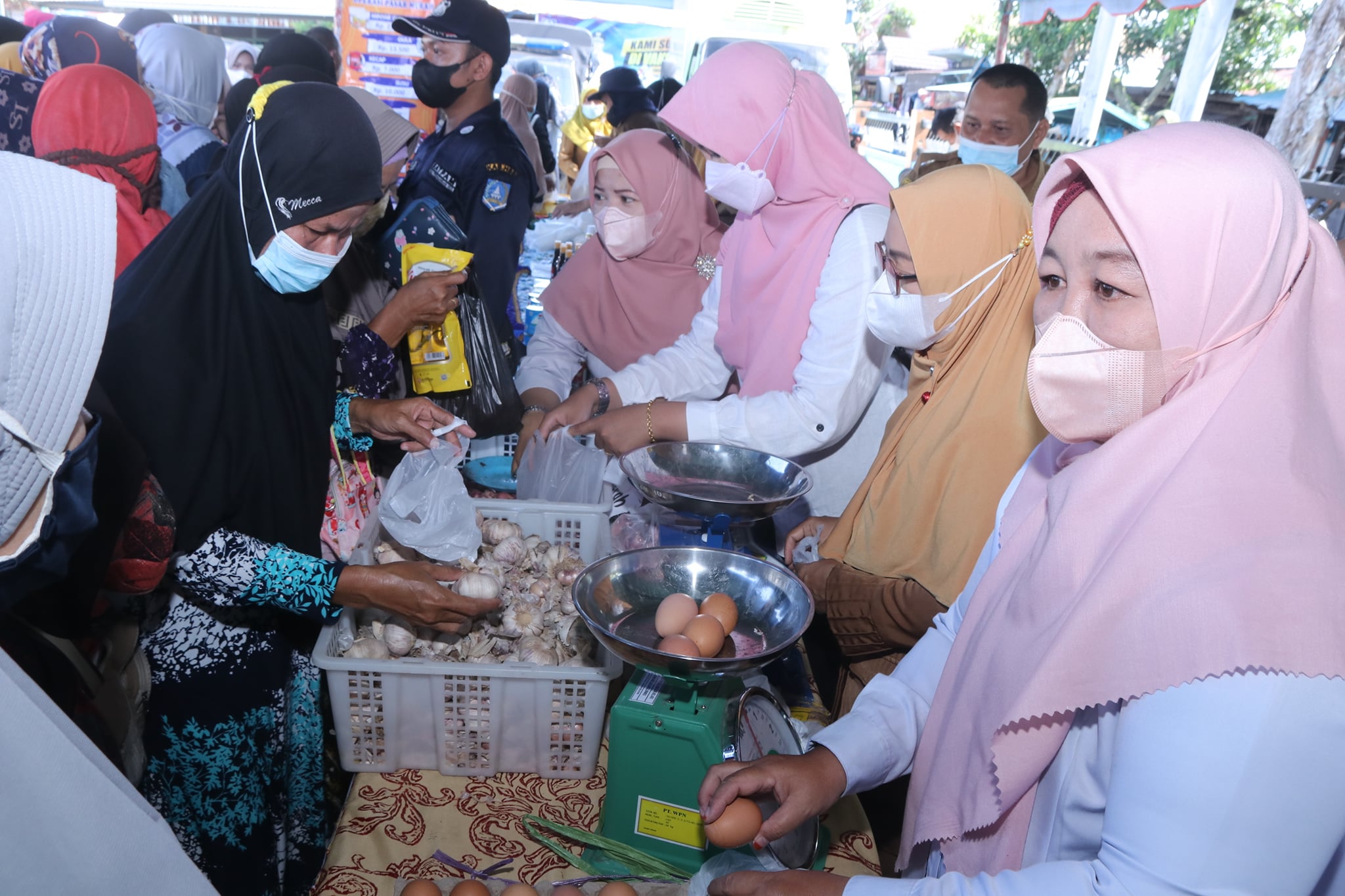 “Bazar Sehati Pasar Pangan Murah yang Digelar Pemkab HSS, Sangat Membantu Masyarakat Dalam Hal Kebutuhan Pokok”