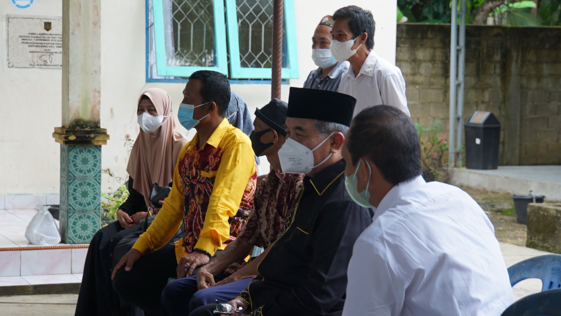 Bupati HSS Drs. H. Achmad Fikry, M.AP memantau langsung Kegiatan Pangan Murah yang diselenggarakan oleh Dinas Ketahanan Pangan (Dis Ketapang) Kabupaten Hulu Sungai Selatan di Desa Garunggang Kecamatan Simpur