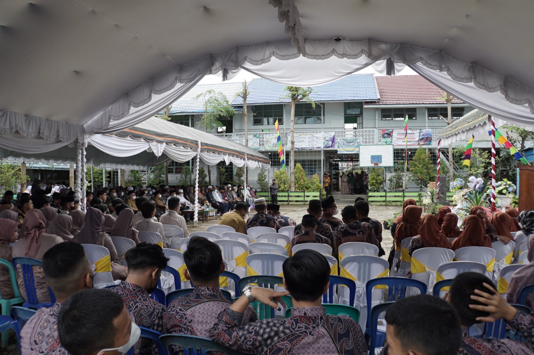 WAKIL BUPATI HSS MENGHADIRI PERPISAHAN SISWA PADA MAN 3 HSS