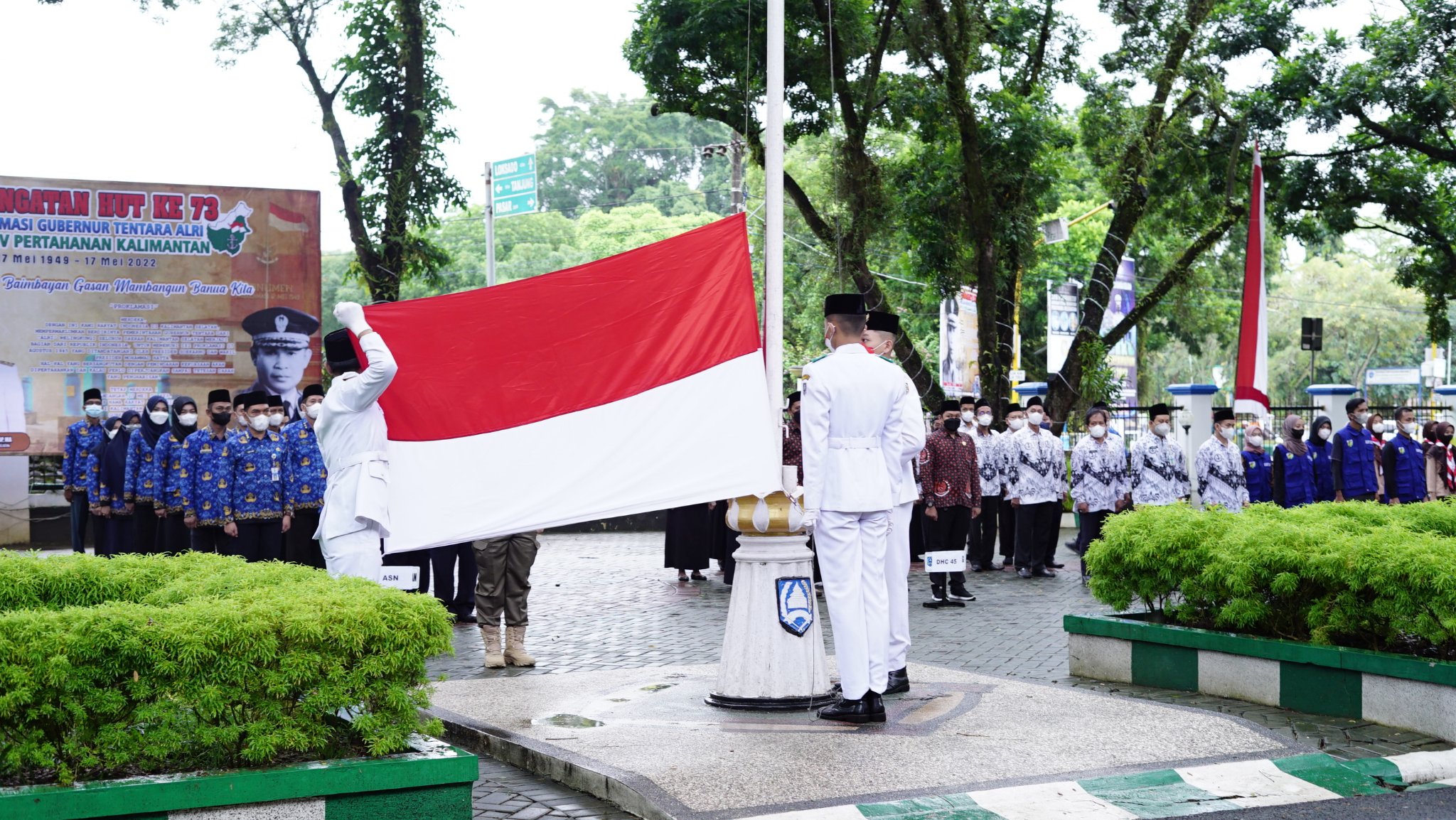 PEMKAB HSS MENGGELAR UPACARA PERINGATAN HUT KE-73 PROKLAMASI GUBERNUR TENTARA ALRI DIVISI IV PERTAHANAN KALIMATAN TAHUN 2022