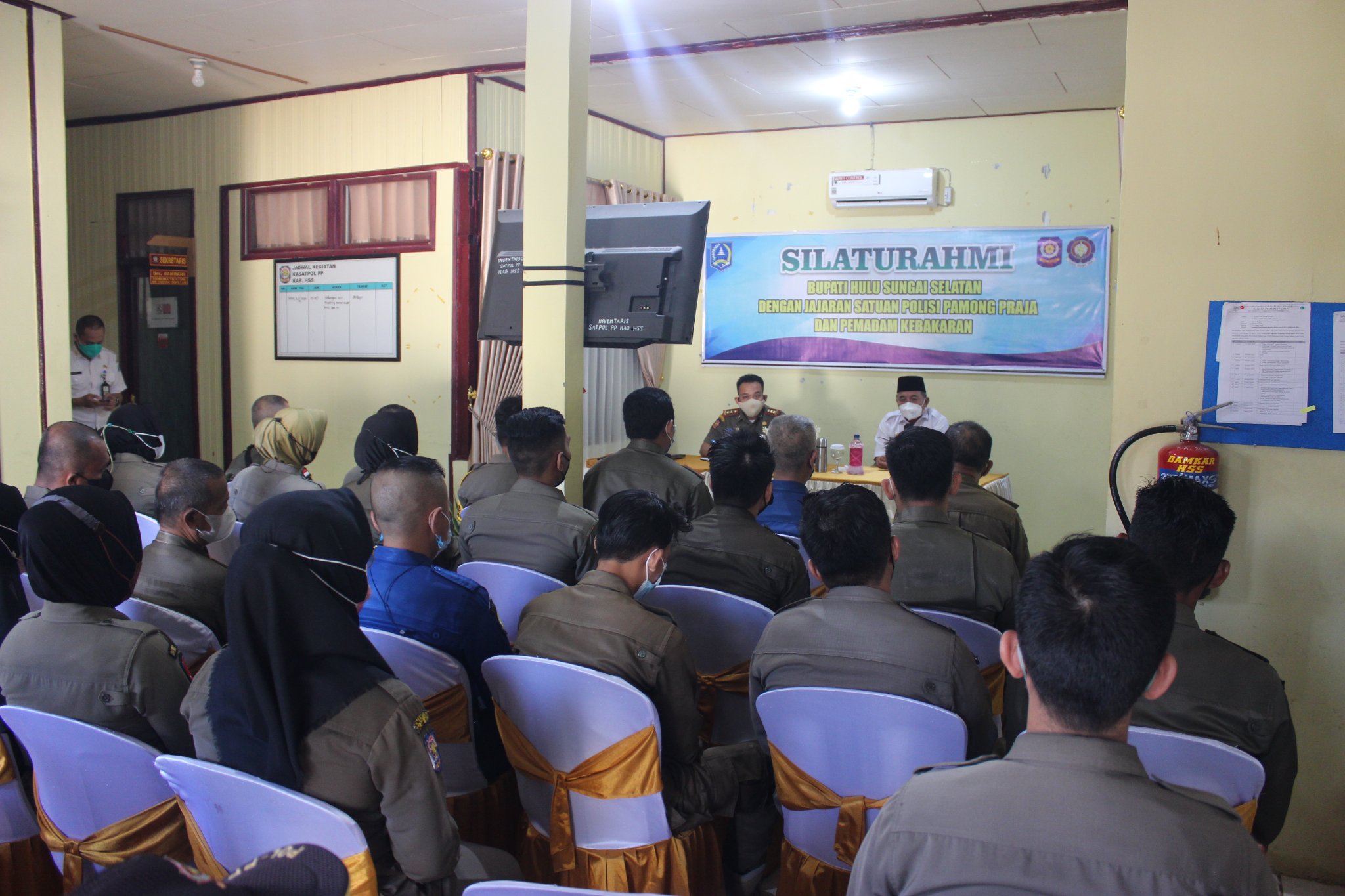 BUPATI HSS SILAHTURAHMI DAN BERIKAN ARAHAN KEPADA ANGGOTA SATPOL PP