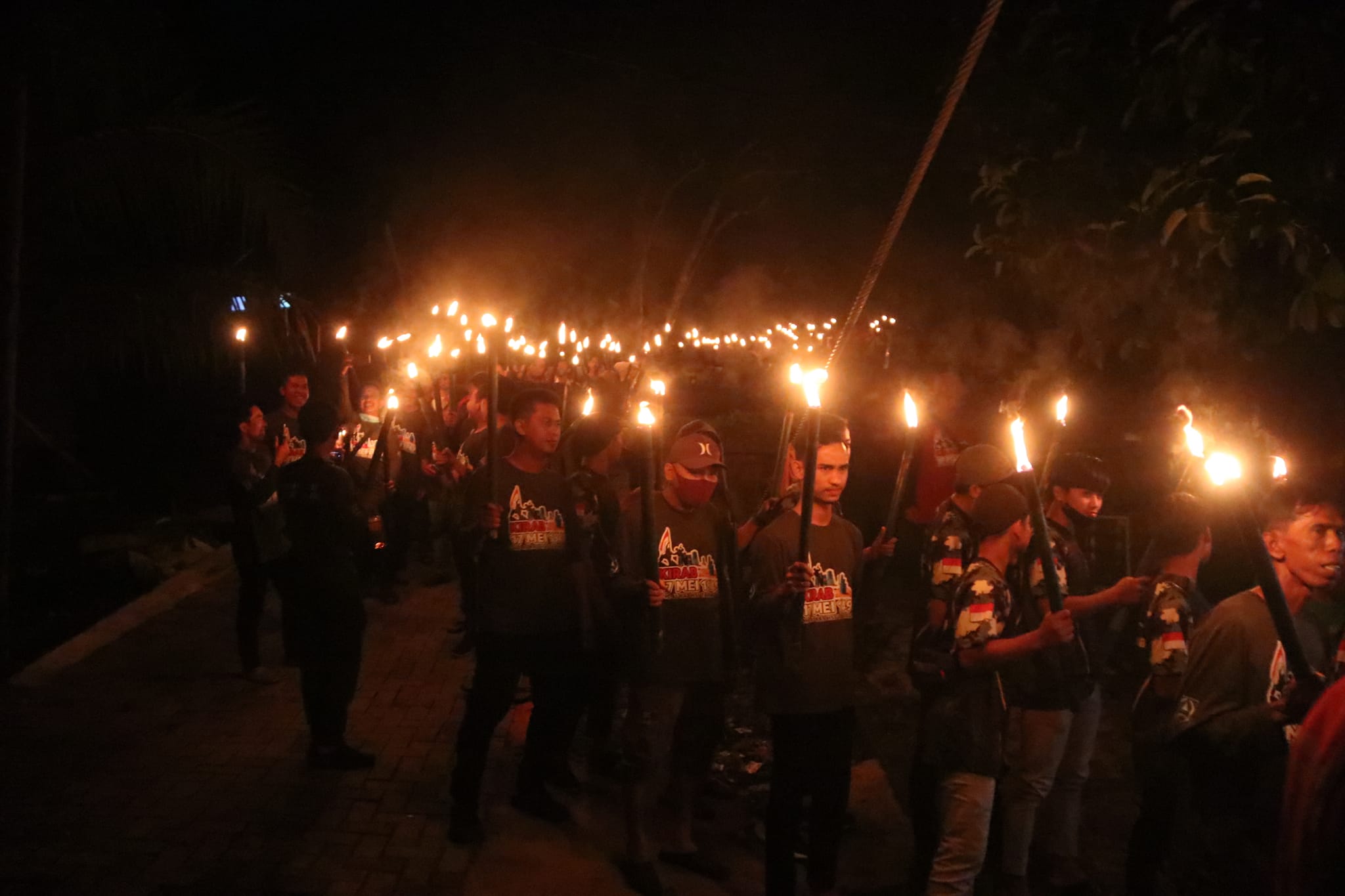 PEMKAB HSS BERSAMA DHC 45 KAB. HSS MENGGELAR UPACARA PROKLAMASI GUBERNUR TENTARA ALRI DIVISI IV PERTAHANAN KALIMATAN ATAU PROKLAMASI 17 MEI 1949