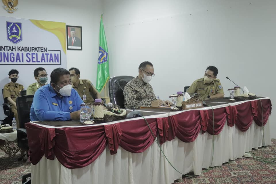 WAKILI BUPATI HSS, SEKDA IKUTI PENGARAHAN PRESIDEN RI DALAM RANGKA EVALUASI P3DN MELALUI ZOOM MEETING