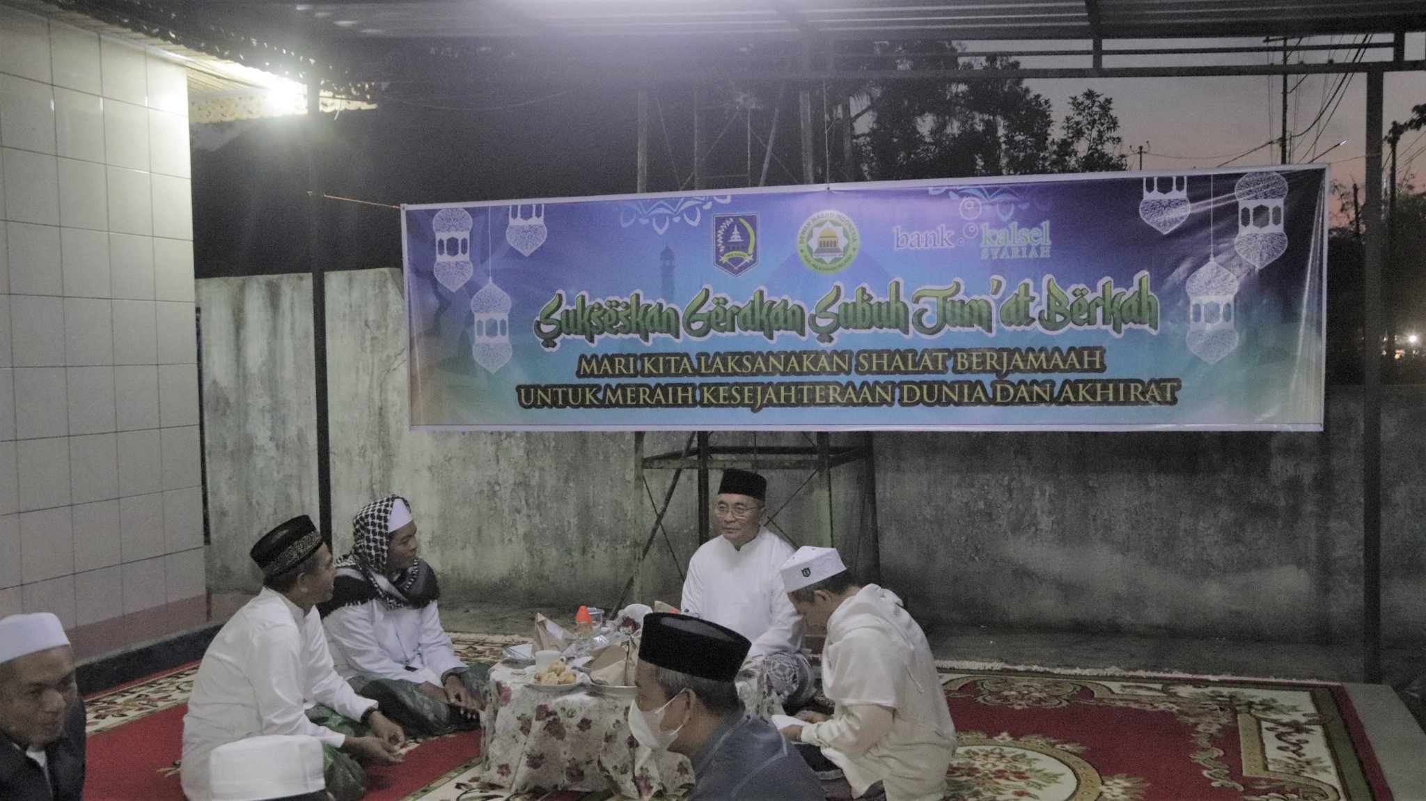 Momentum Laksanakan Kembali Gerakan Subuh Jum’at Berkah Pemkab HSS, Bupati HSS Shalat Subuh Berjamaah Bersama Masyarakat Desa Hariti