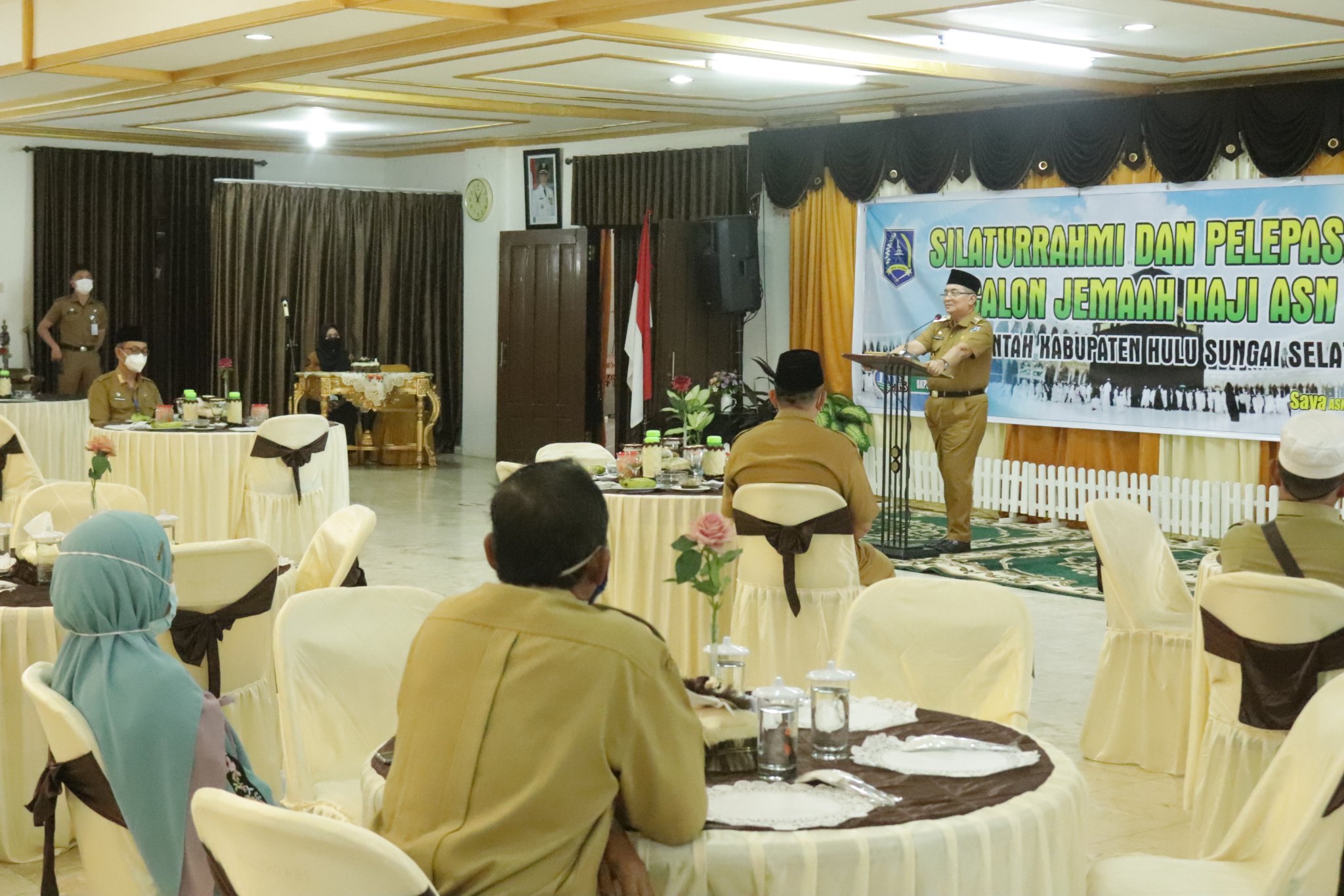 BUPATI HSS SILATURAHMI DAN LEPAS KEBERANGKATAN CALON JAMAAH HAJI ASN