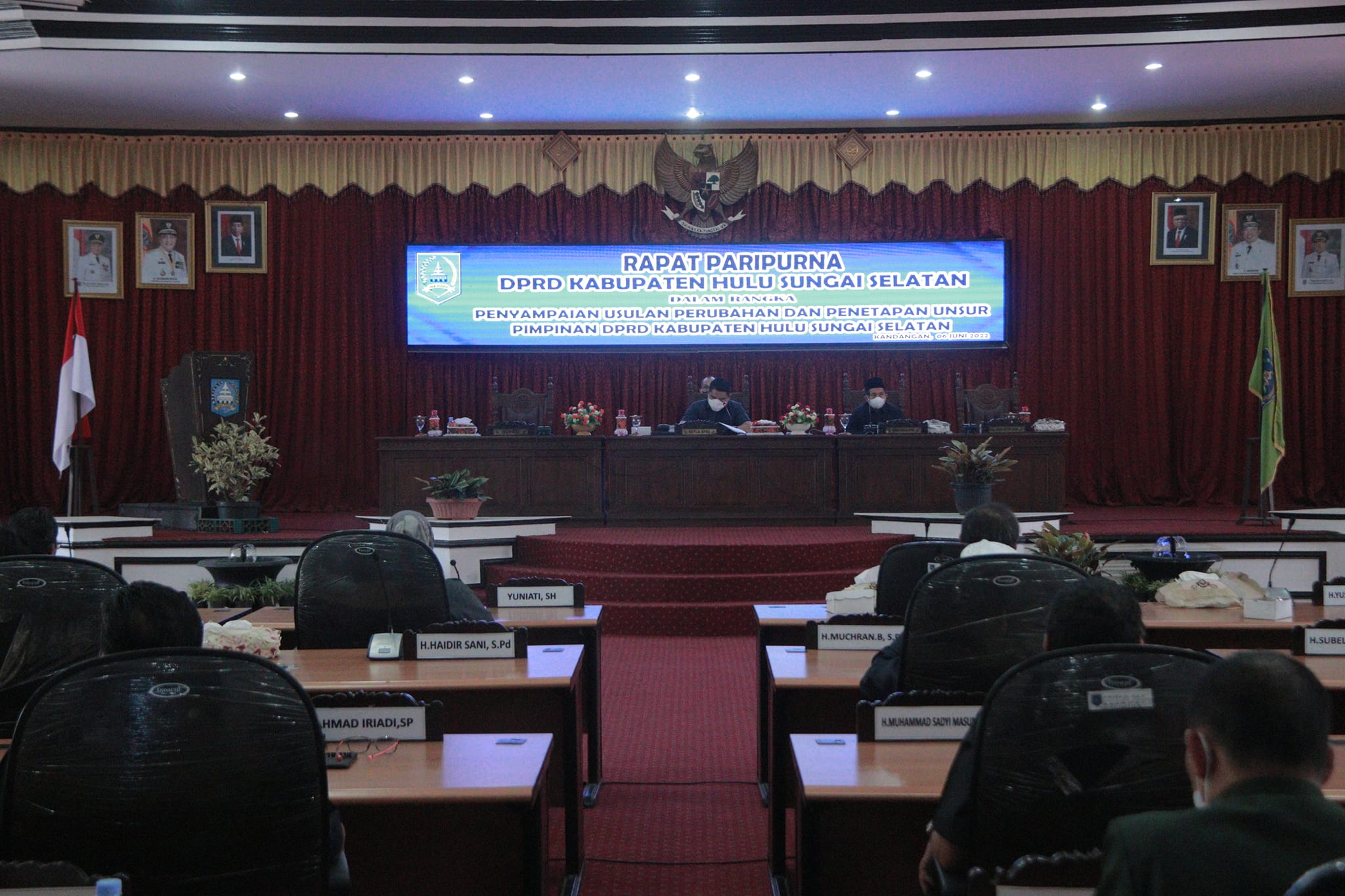 Penyampaian Usulan dan Pengumuman Serta Penetapan Perubahan Unsur Pimpinan. Dipimpin oleh Ketua DPRD Kab. HSS Pada Rapat Paripurna DPRD