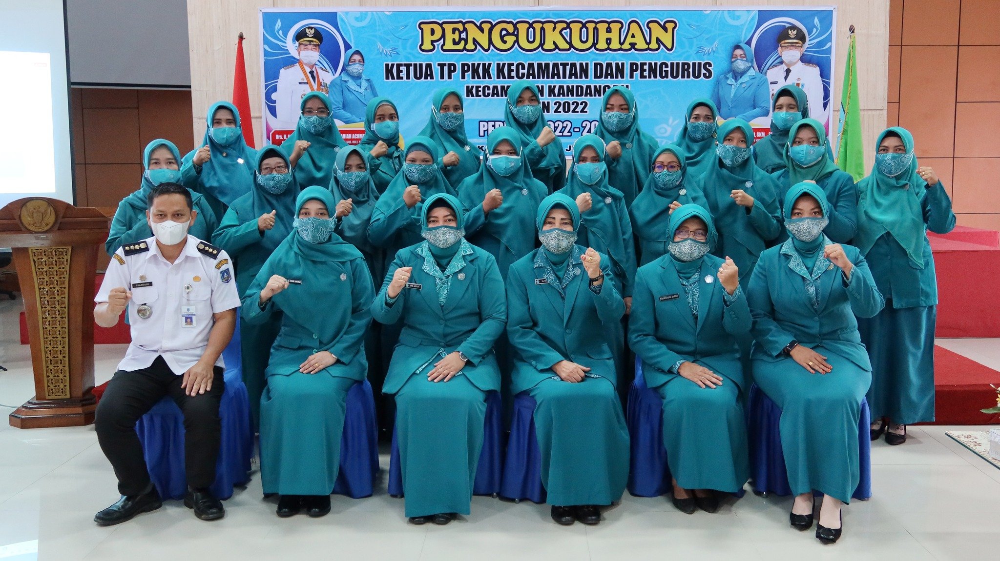 WAKIL KETUA TP PKK HSS HADIRI PENGUKUHAN KETUA DAN PENGURUS PKK KECAMATAN KANDANGAN