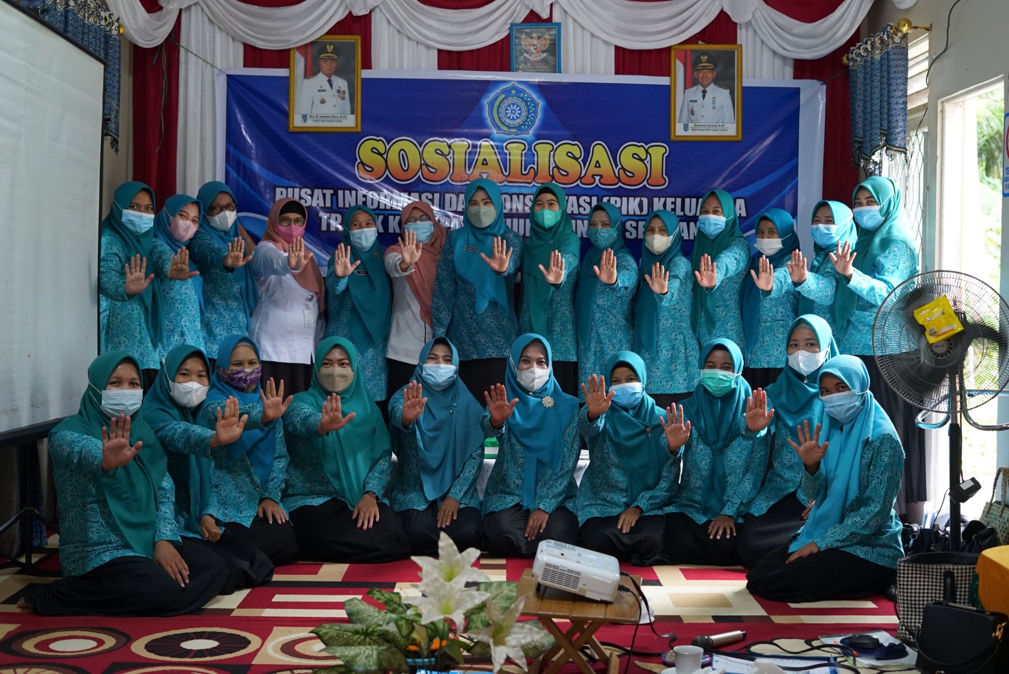 TP-PKK KAB HSS MELAKSANAKAN PEMBINAAN DI DESA TAMBINGKAR KEC. KALUMPANG