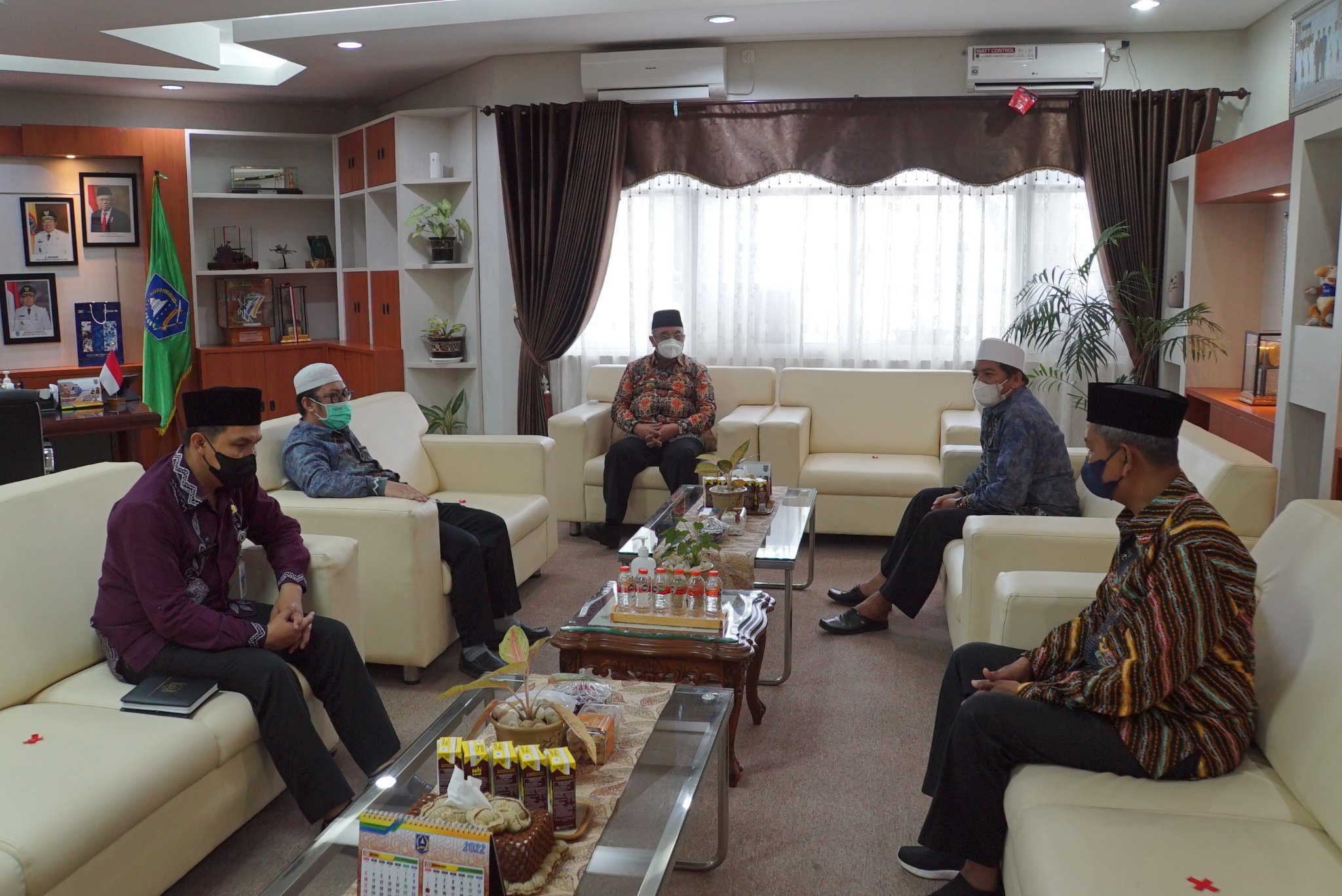 BUPATI TERIMA SILATURRAHMI PARA PENGURUS MUI HSS