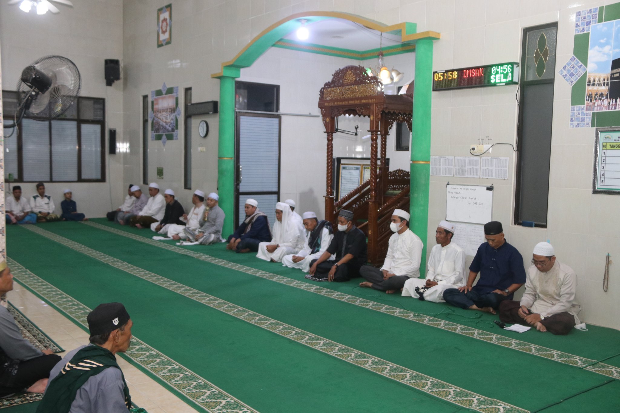 PEMBKAB HSS LAKSANAKAN SHOLAT SUBUH JUM’AT BERKAH BERSAMA MASYARAKAT DESA BAKARUNG