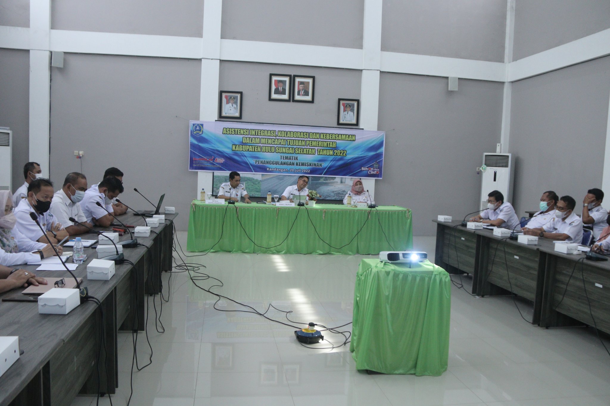 WABUP HSS PIMPIN RAPAT TEMATIK PENANGGULANGAN KEMISKINAN