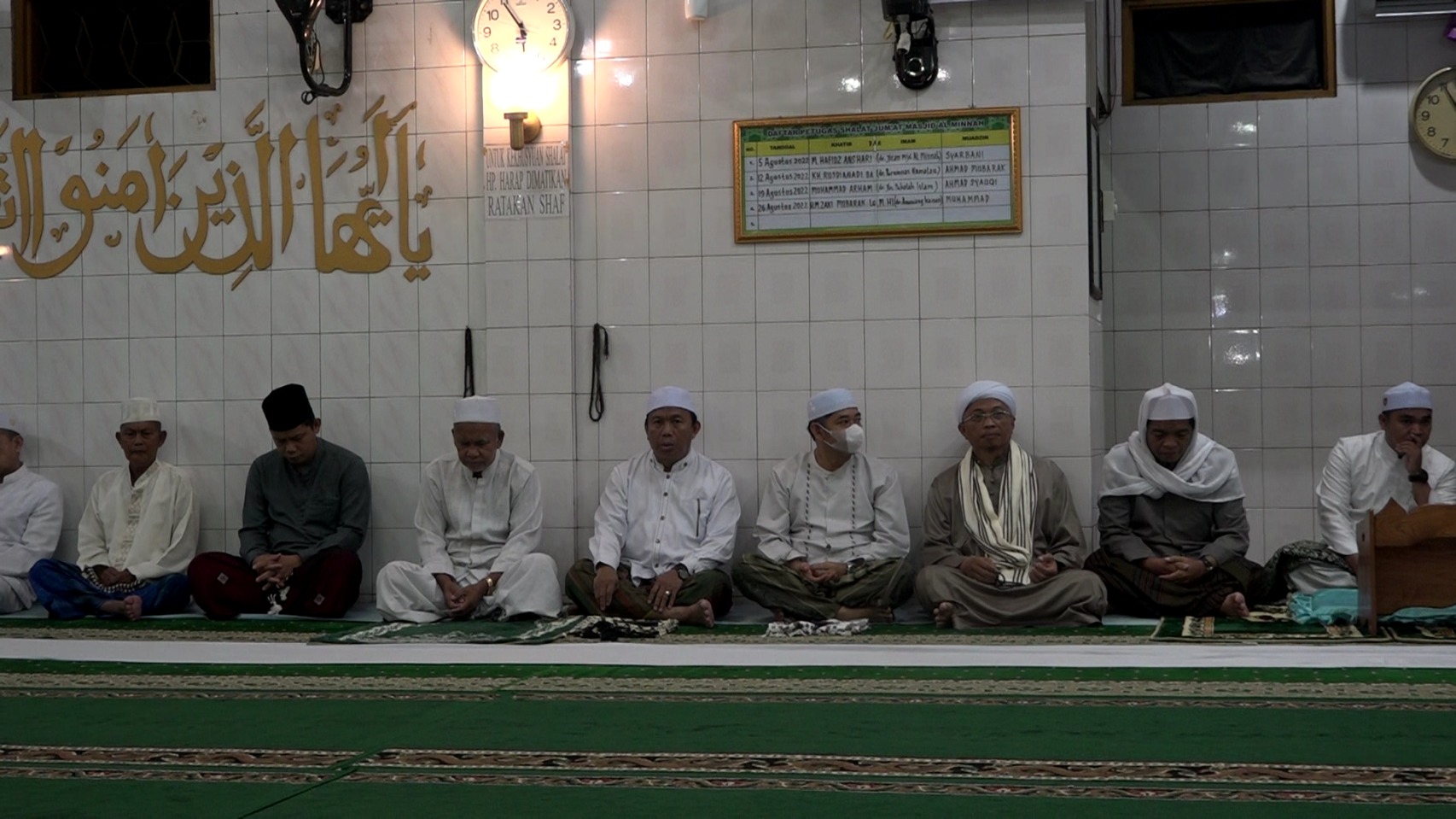 PEMBKAB HSS LAKSANAKAN SHOLAT SUBUH JUM’AT BERKAH BERSAMA MASYARAKAT DI MASJID AL-MINNAH