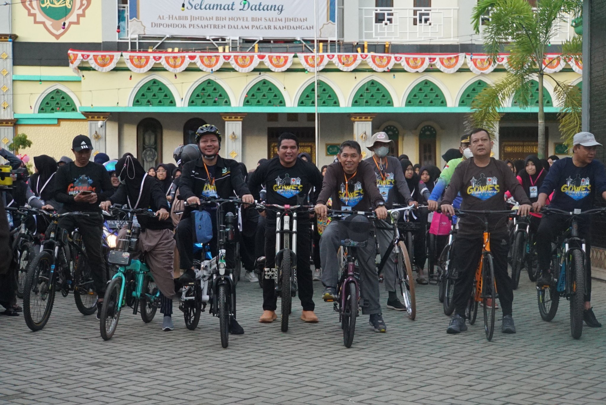Wabup HSS Mengikuti Gowes Bersama Santri dan Santriwati Ponpes Dalpa Dalam Rangka Menyambut Tahun Baru Islam 1444 Hijriah