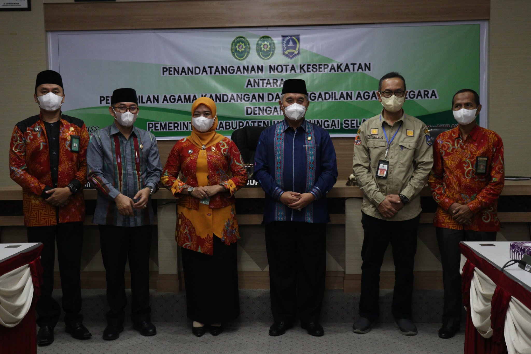 BUPATI HSS LAKSANAKAN PENANDATANGANAN NOTA KESEPAKATAN ANTARA PENGADILAN AGAMA KANDANGAN DAN PENGADILAN AGAMA NEGARA