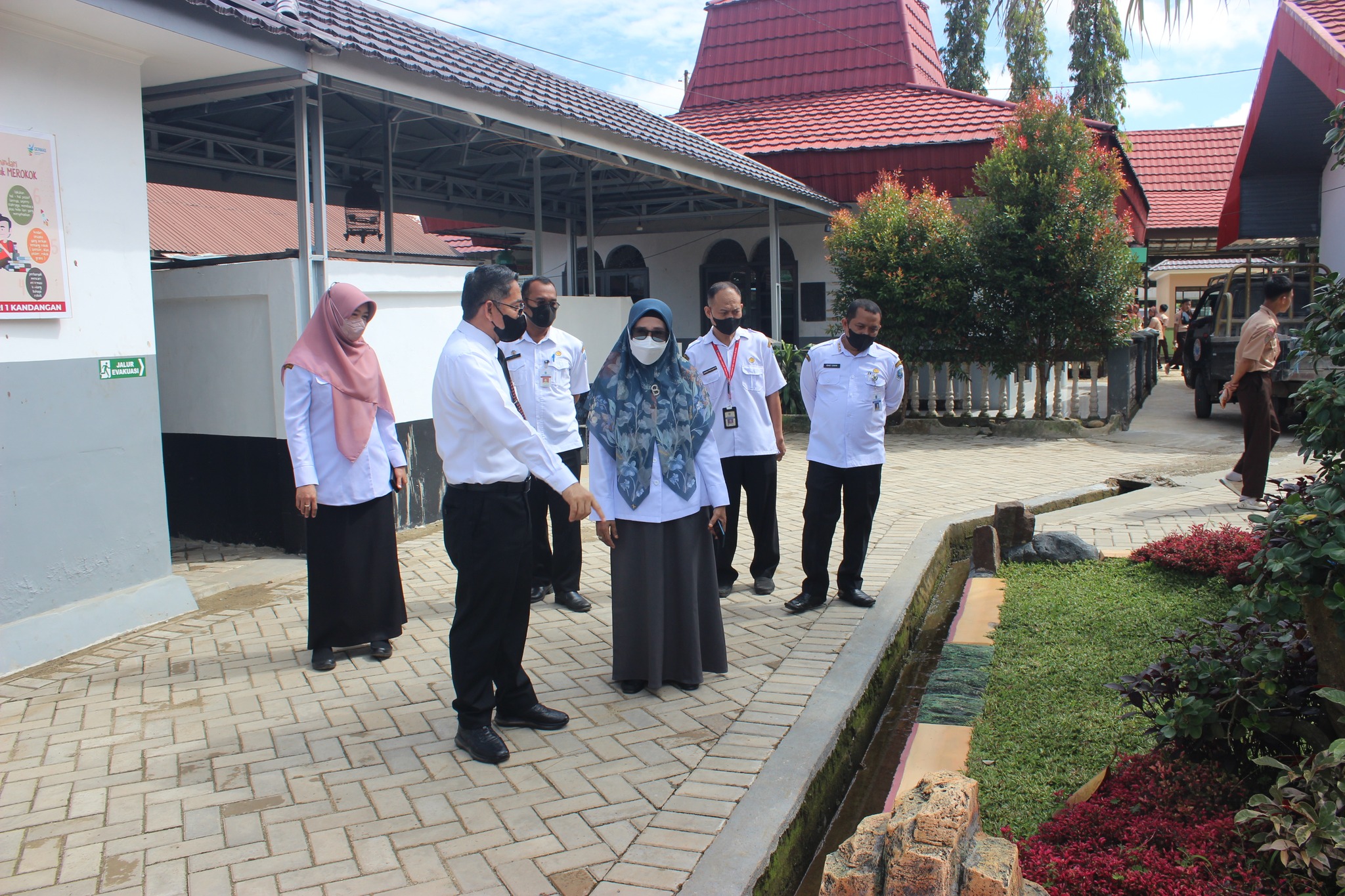 CEK KESIAPAN LSS, WABUP HSS TINJAU SMAN 1 KANDANGAN