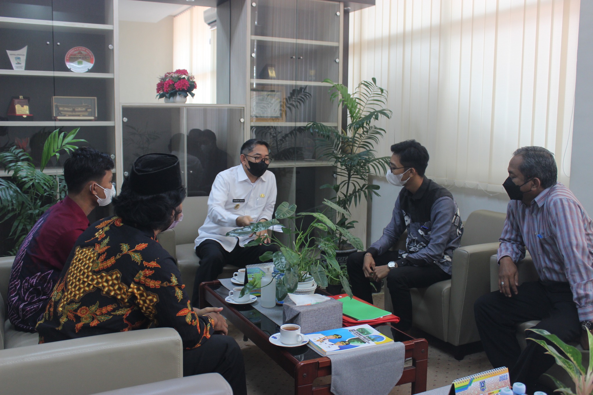 WABUP HSS TERIMA SILATURAHMI MAHASISWA ASRAMA MUNGGU RAYA