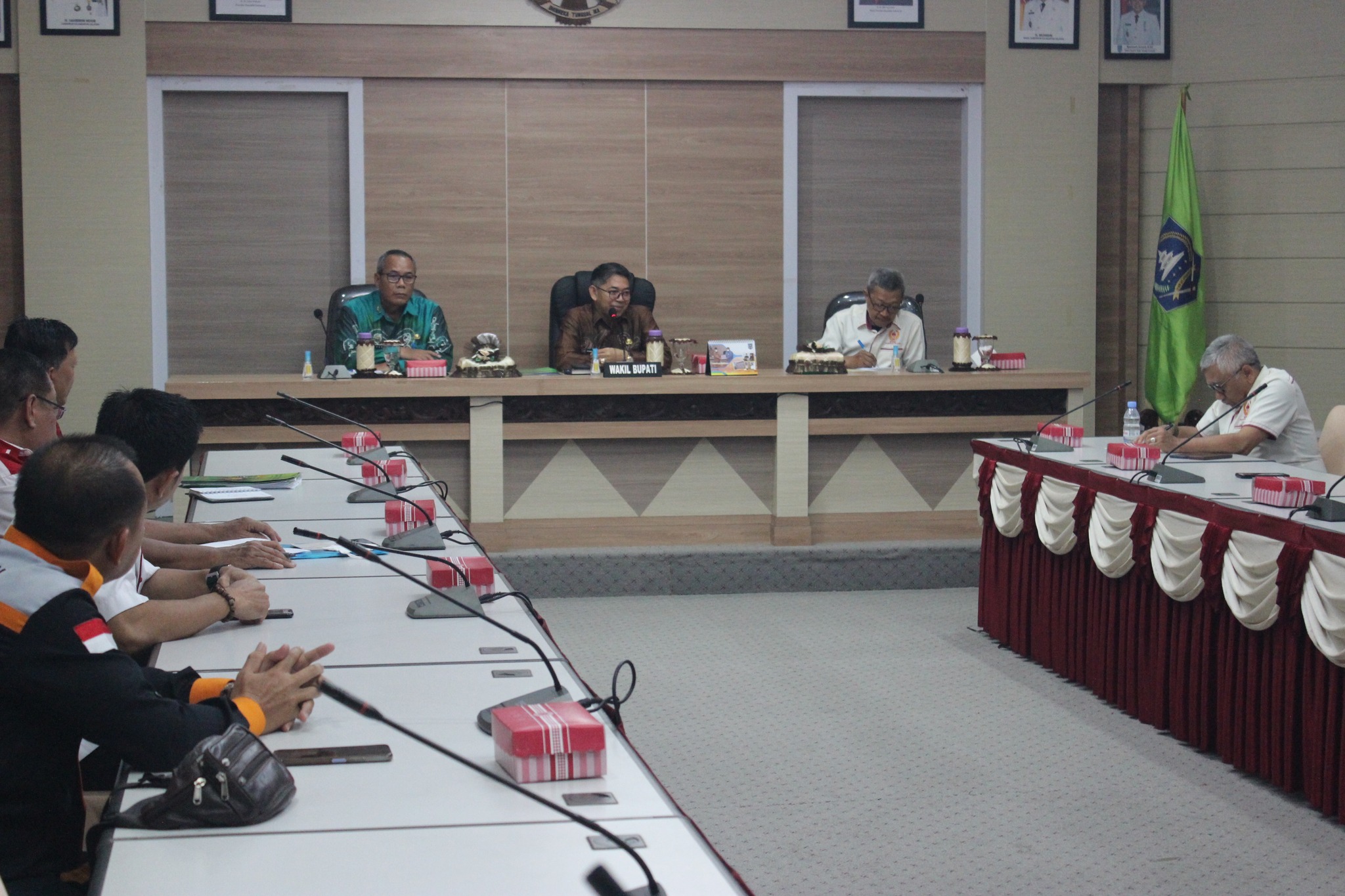AUDIENSI PEMKAB HSS DAN KONI KALSEL SUKSESKAN PORPROV XI