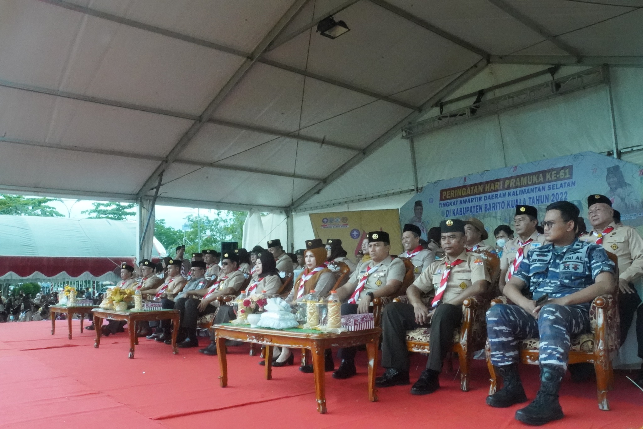IKUTI UPACARA PERINGATAN HARI PRAMUKA KE-61 TINGKAT KWARDA KALSEL, WABUP HSS TERIMA LENCANA PANCAWARSA V