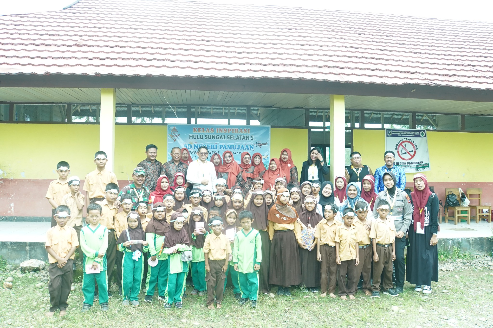 PULUHAN SISWA-SISWI SDN PAMUJAAN ANTUSIAS BERDIALOG DENGAN WAKIL BUPATI
