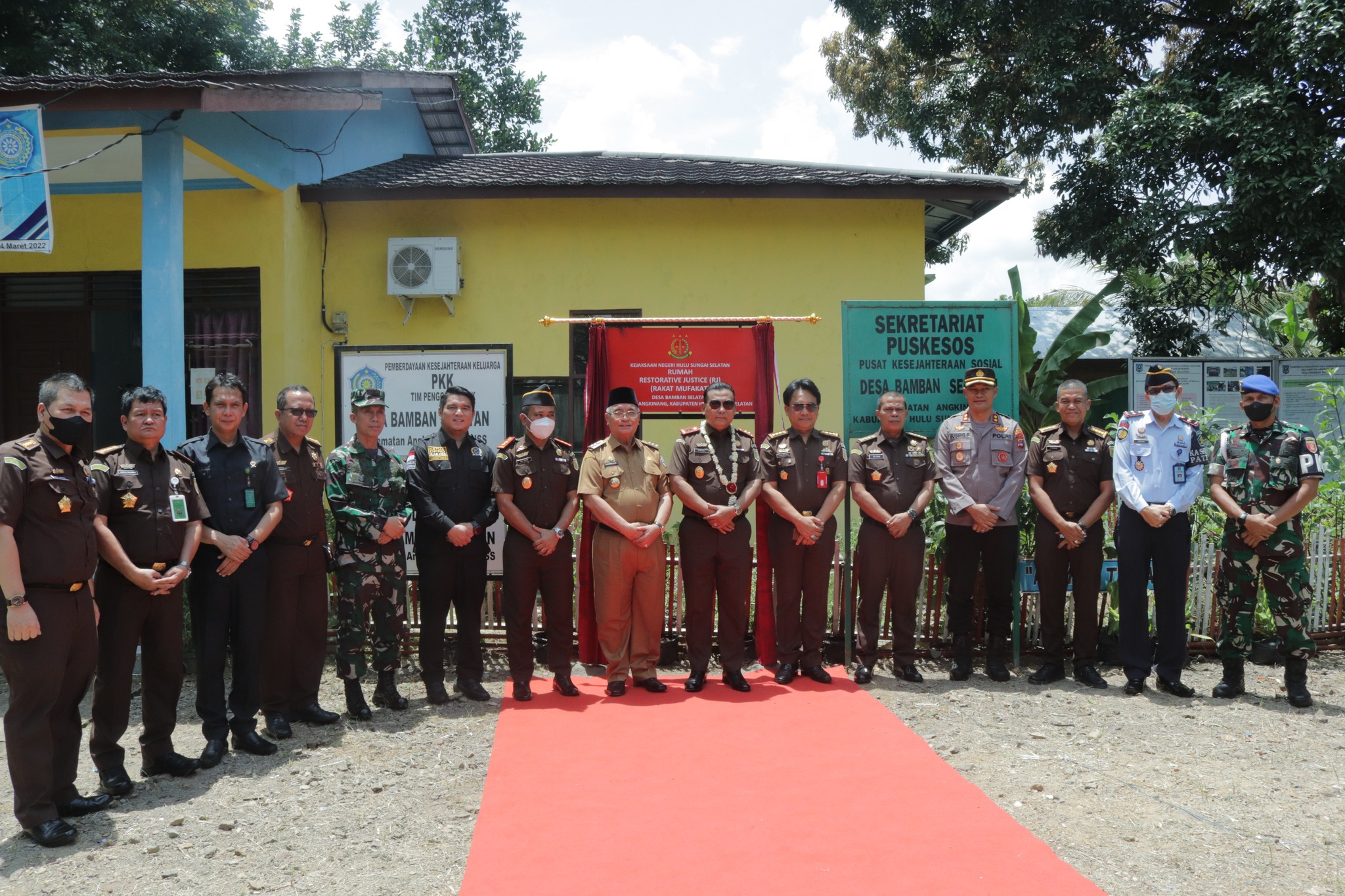 PERESMIAN RUMAH PERDAMAIAN RESTORATIVE JUSTICE DI DESA BAMBAN SELATAN DAN DESA KARASIKAN