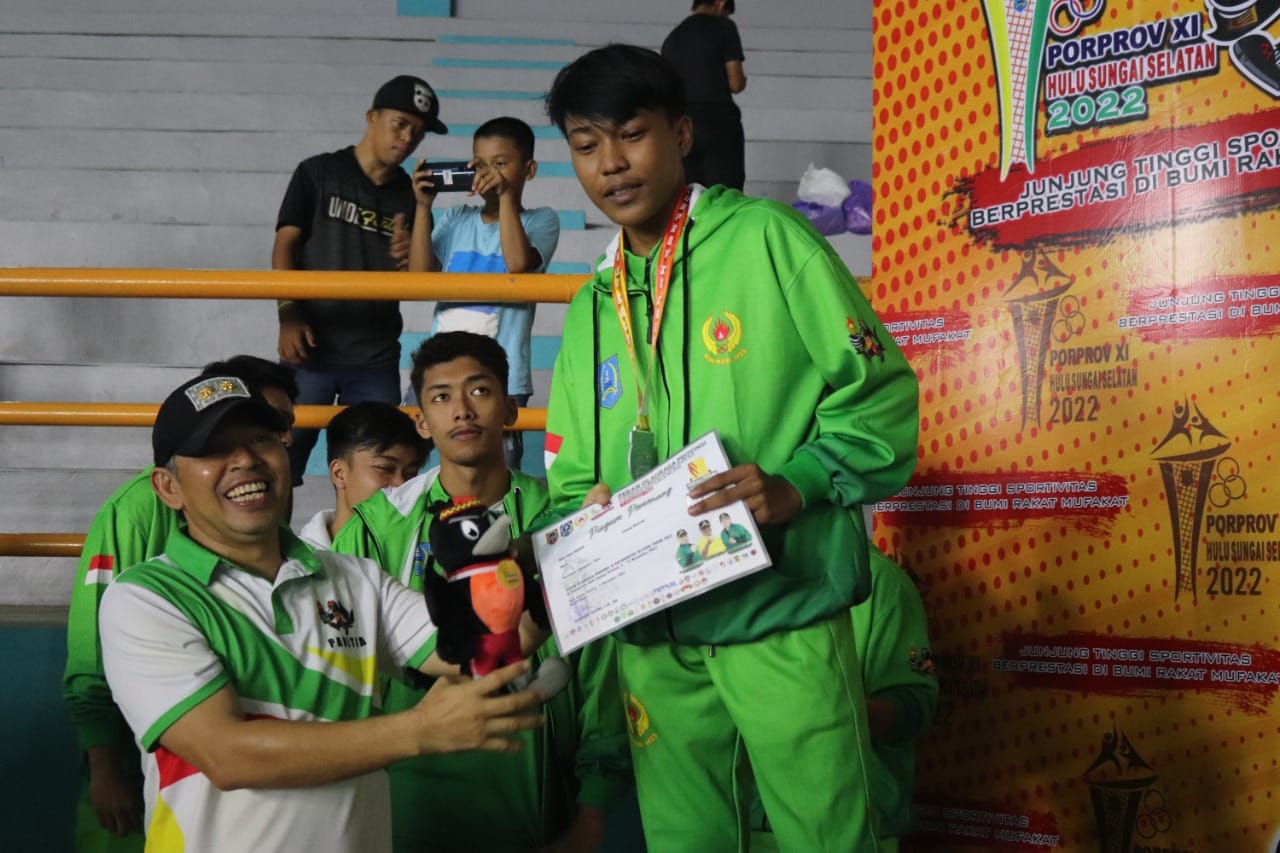TIM REGU CABOR BULU TANGKIS HSS TAMBAH MEDALI PERAK