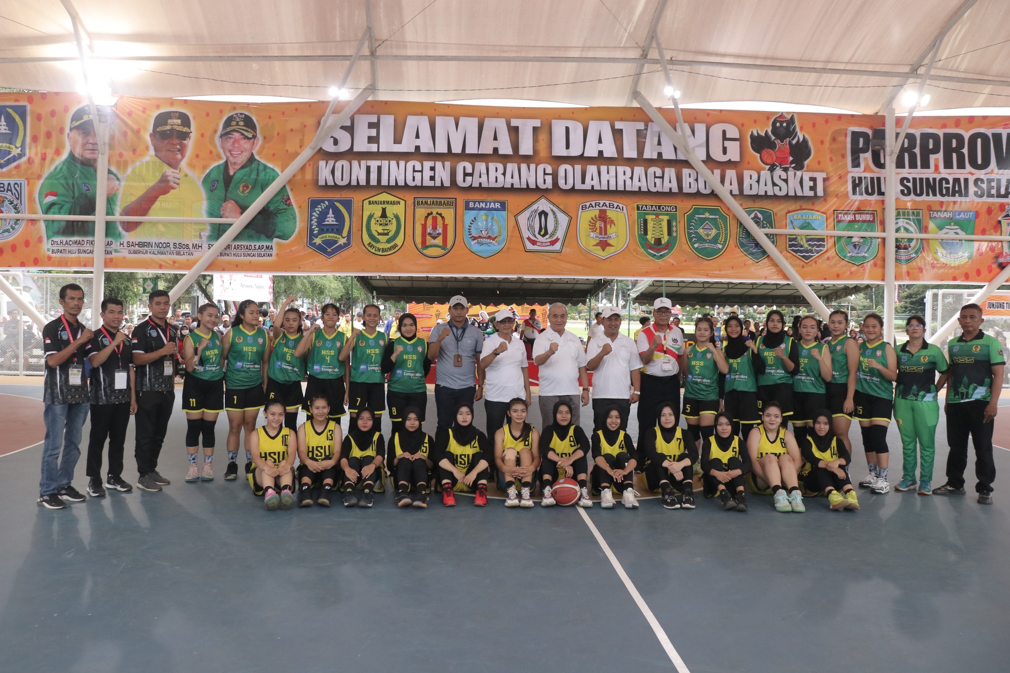 Bupati HSS Saksikan Langsung Pertandingan Final Basket Putri Di Lapangan Basket Lambung Mangkurat
