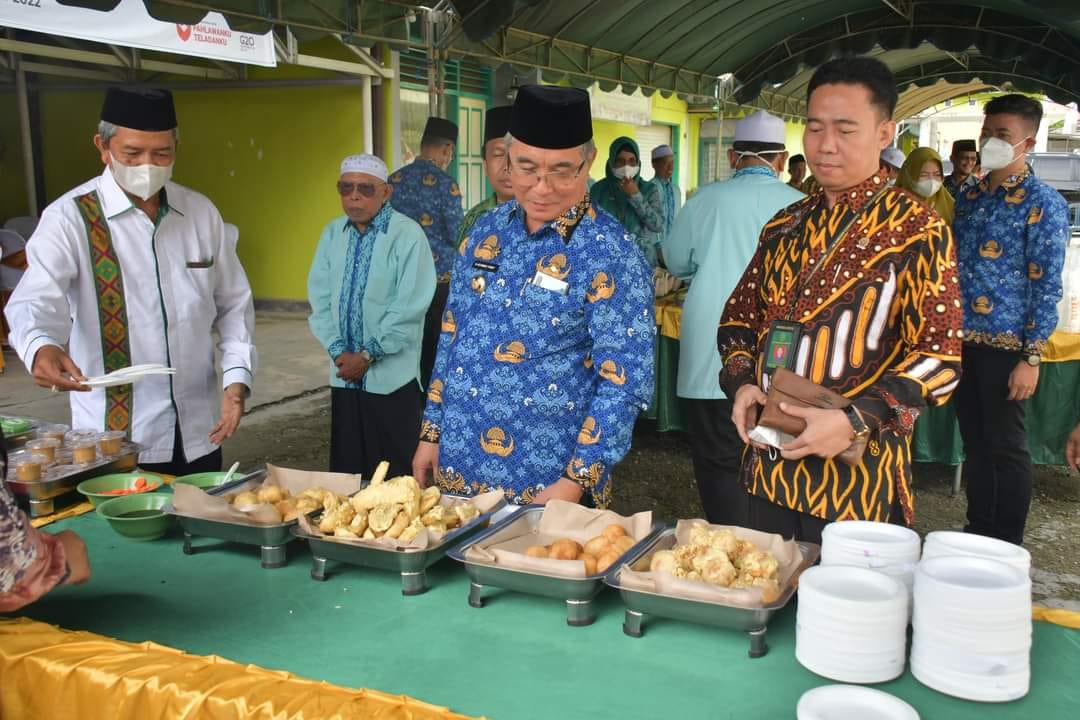 Bupati HSS Menghadiri Saprah Amal