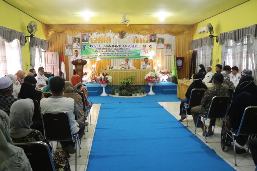 PEMKAB HSS KEMBALI SALURKAN BANTUAN PRS DAN UEP DI KECAMATAN SUNGAI RAYA DAN KECAMATAN KANDANGAN