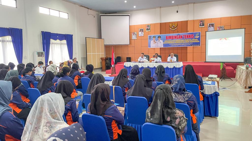 Asisten Pemerintahan dan Kesejahteraan Rakyat Sekretariat Daerah Kab. HSS Buka Bimbingan Teknis Peningkatan Kapasitas Pekerja Sosial Bagi Sarjana Pendamping Desa Sejahtera