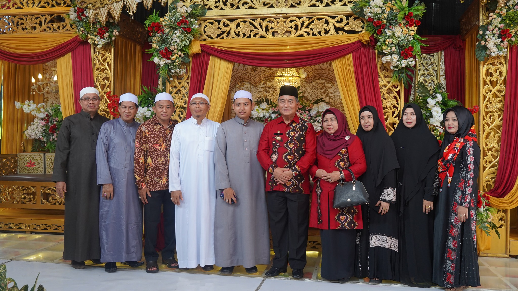 BUPATI HSS HADIRI UNDANGAN PERKAWINAN WASHIL & RAHMI